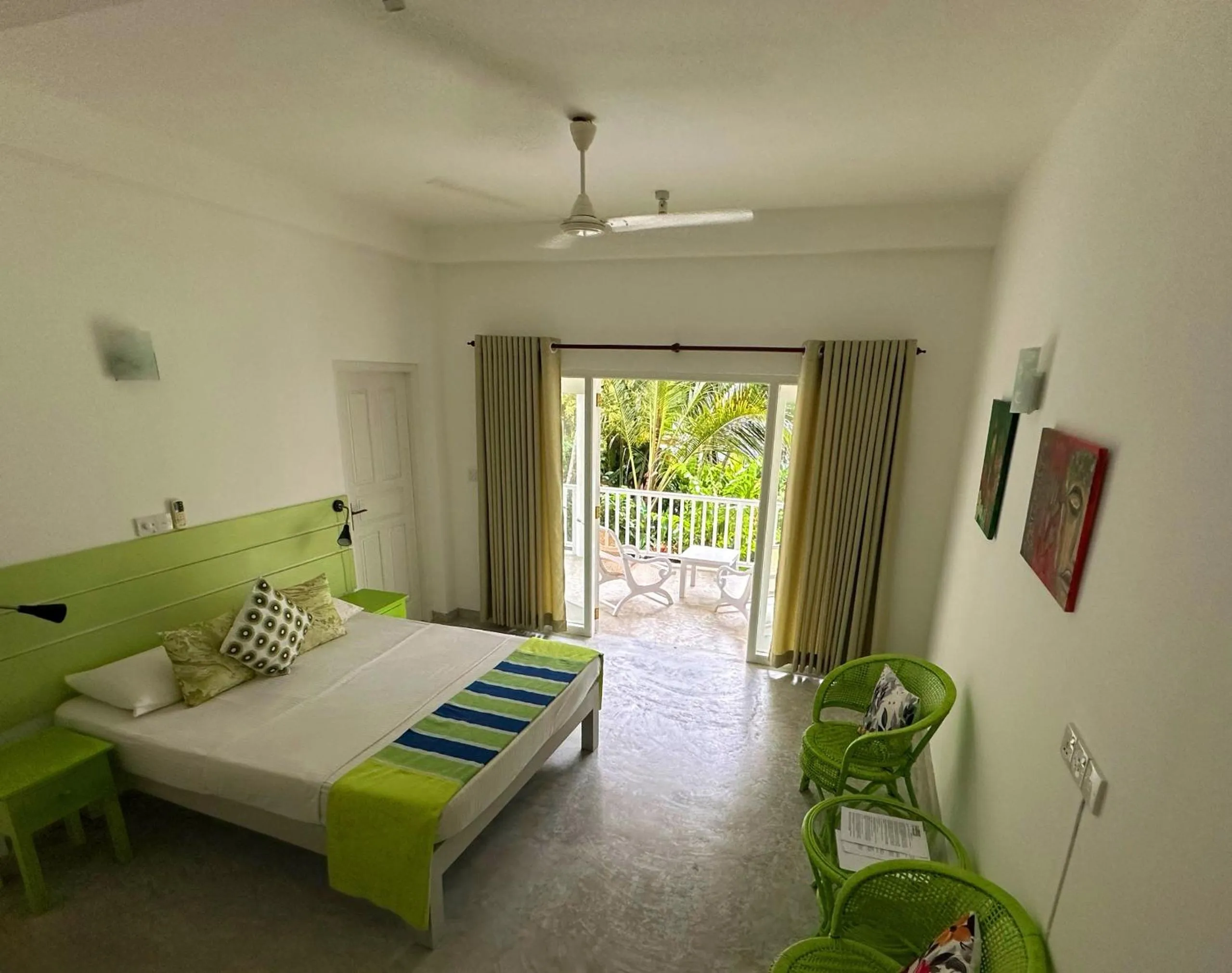 Photo of the whole room, Bed in Plantation House