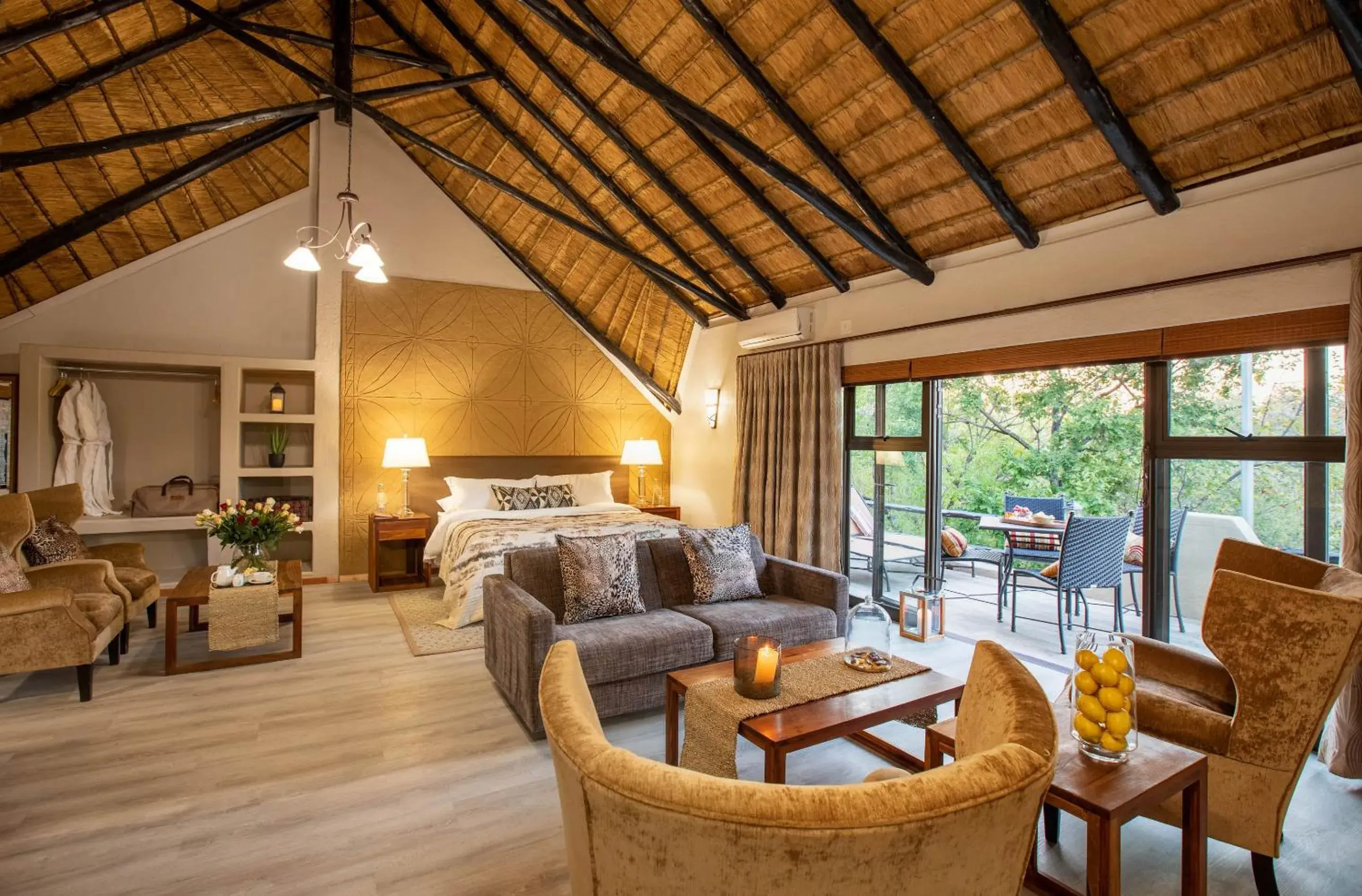 Suite with 2 Game Drives in Mabula Game Lodge Suite with 2 Game Drives in Mabula Game Lodge