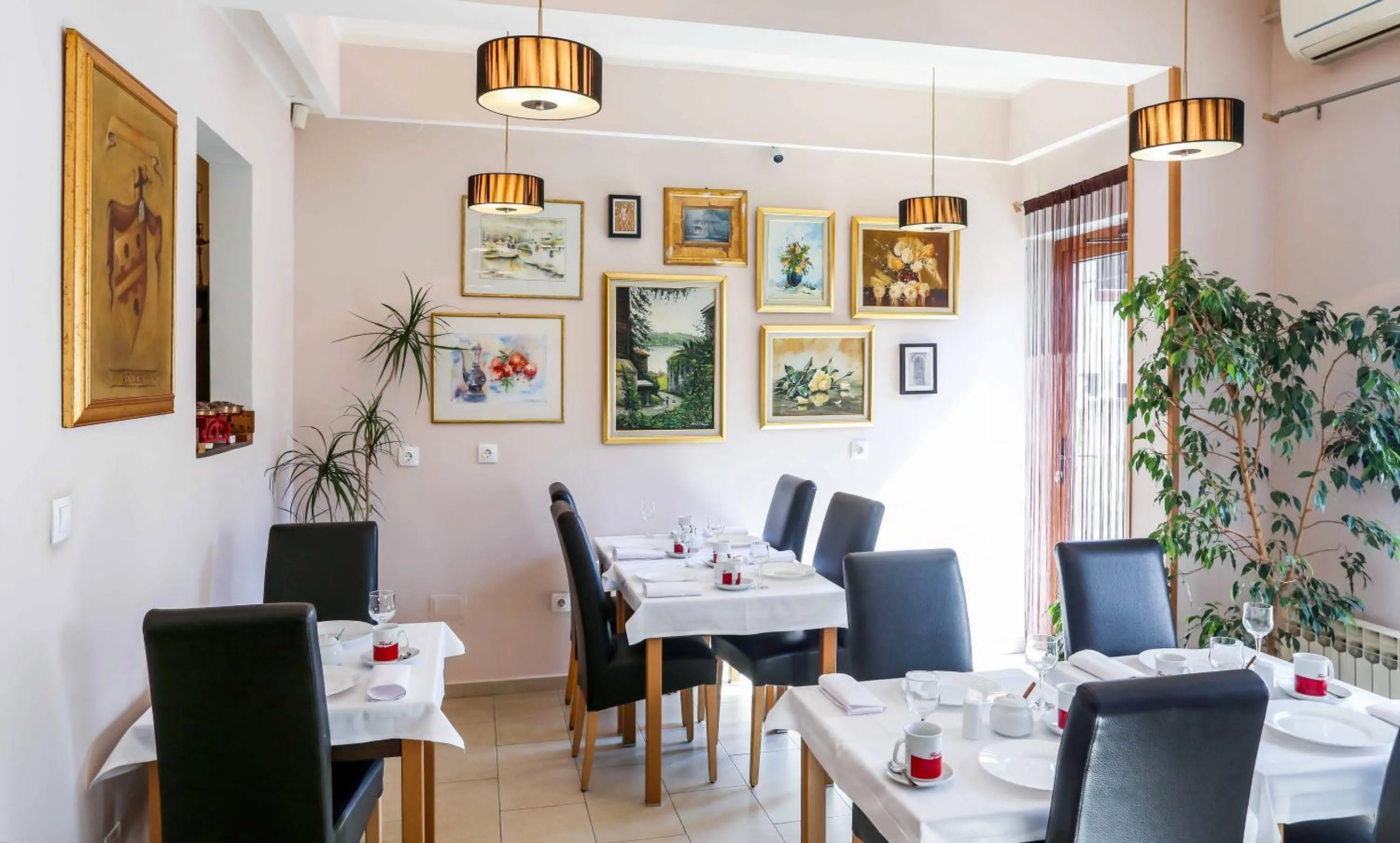 Food and drinks in Hotel Divan