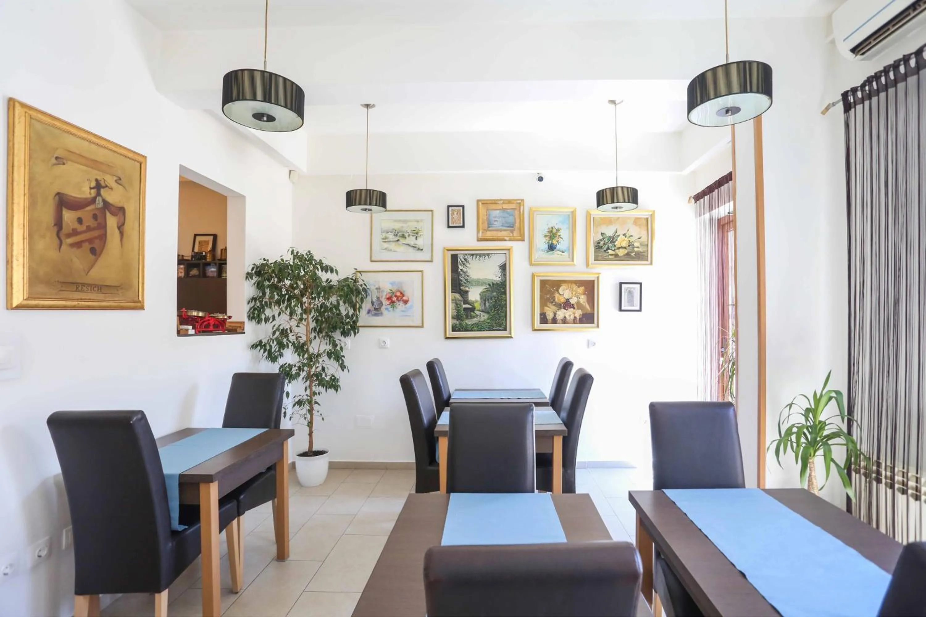 Property building in Hotel Divan