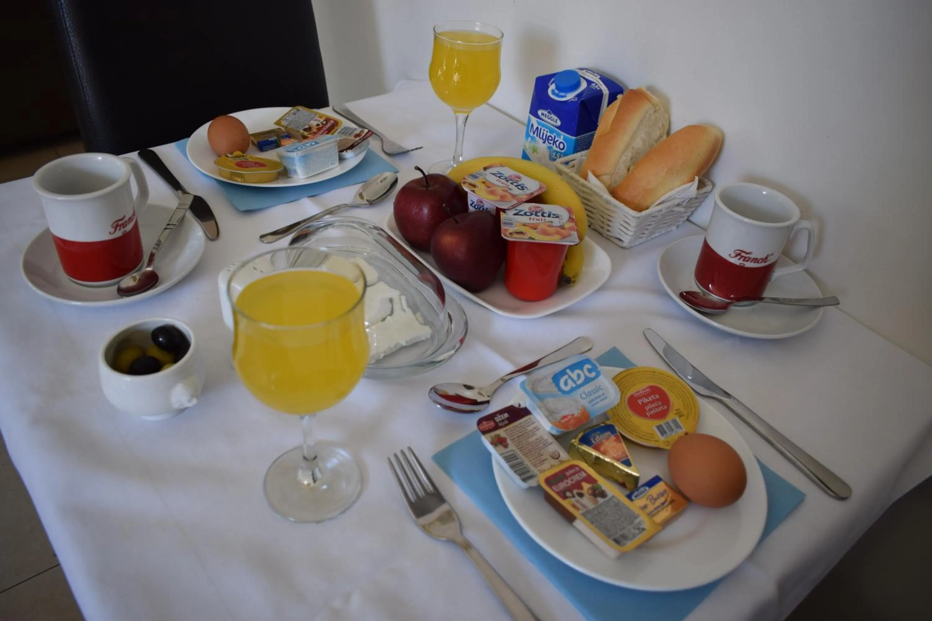 Breakfast in Hotel Divan