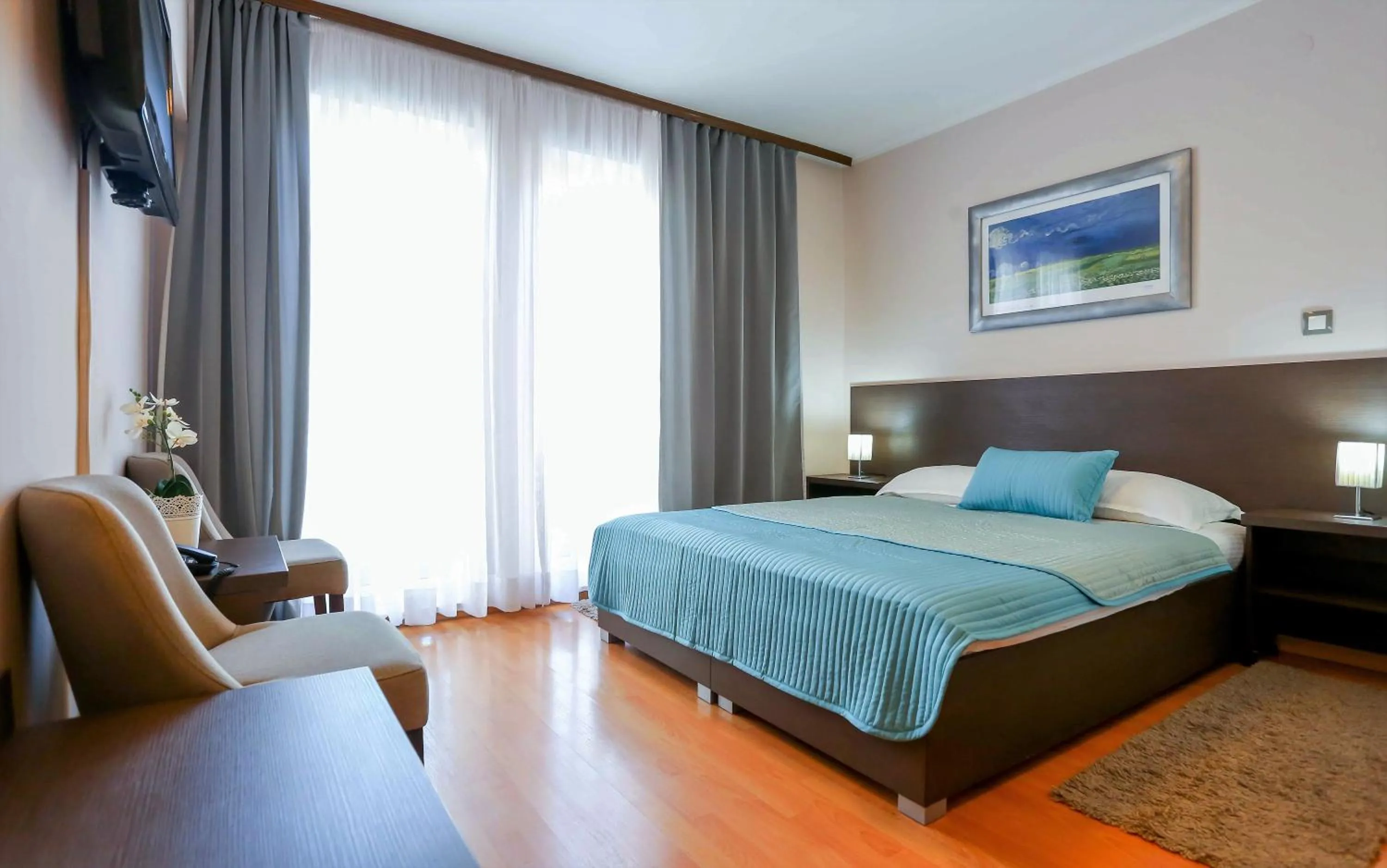 Photo of the whole room, Bed in Hotel Divan