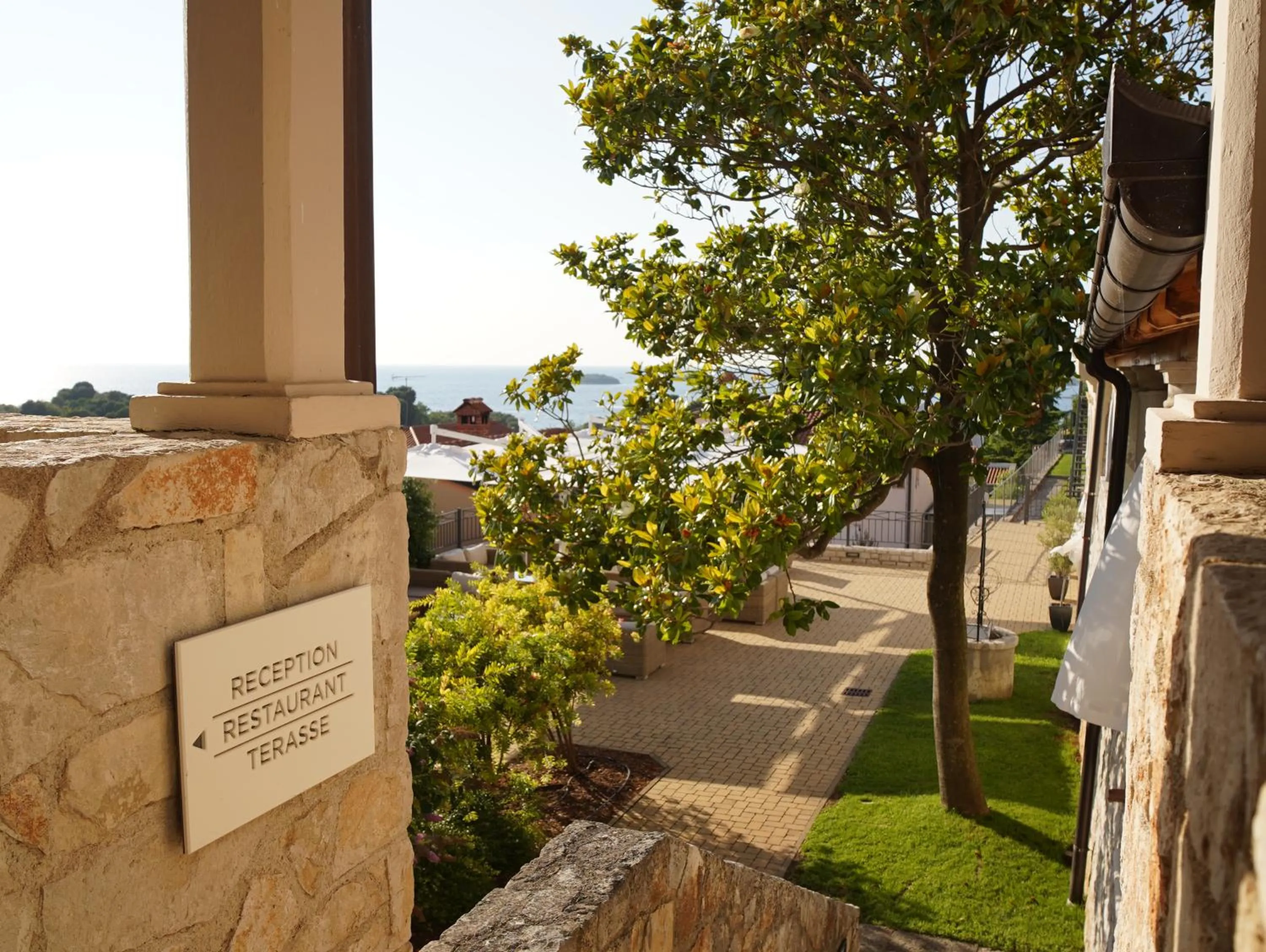 Property building in Hotel Vista