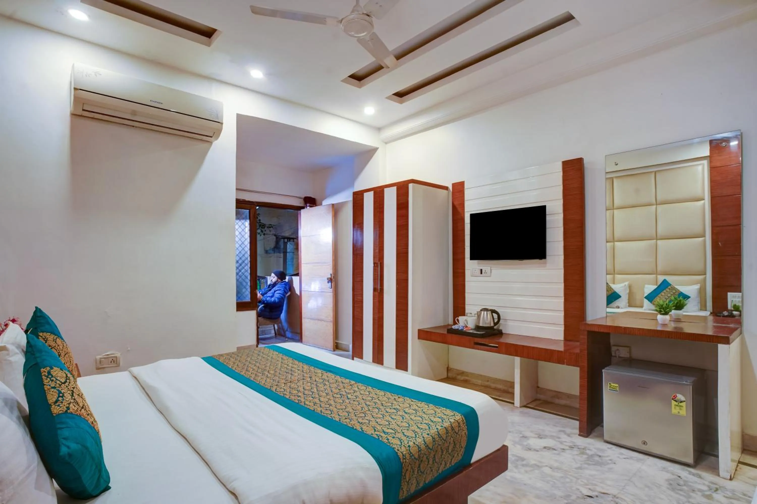 Bed in Hindustan By Backpackers Heaven - Traveller's Choice Award 2025 Best of Best Winning Hotel