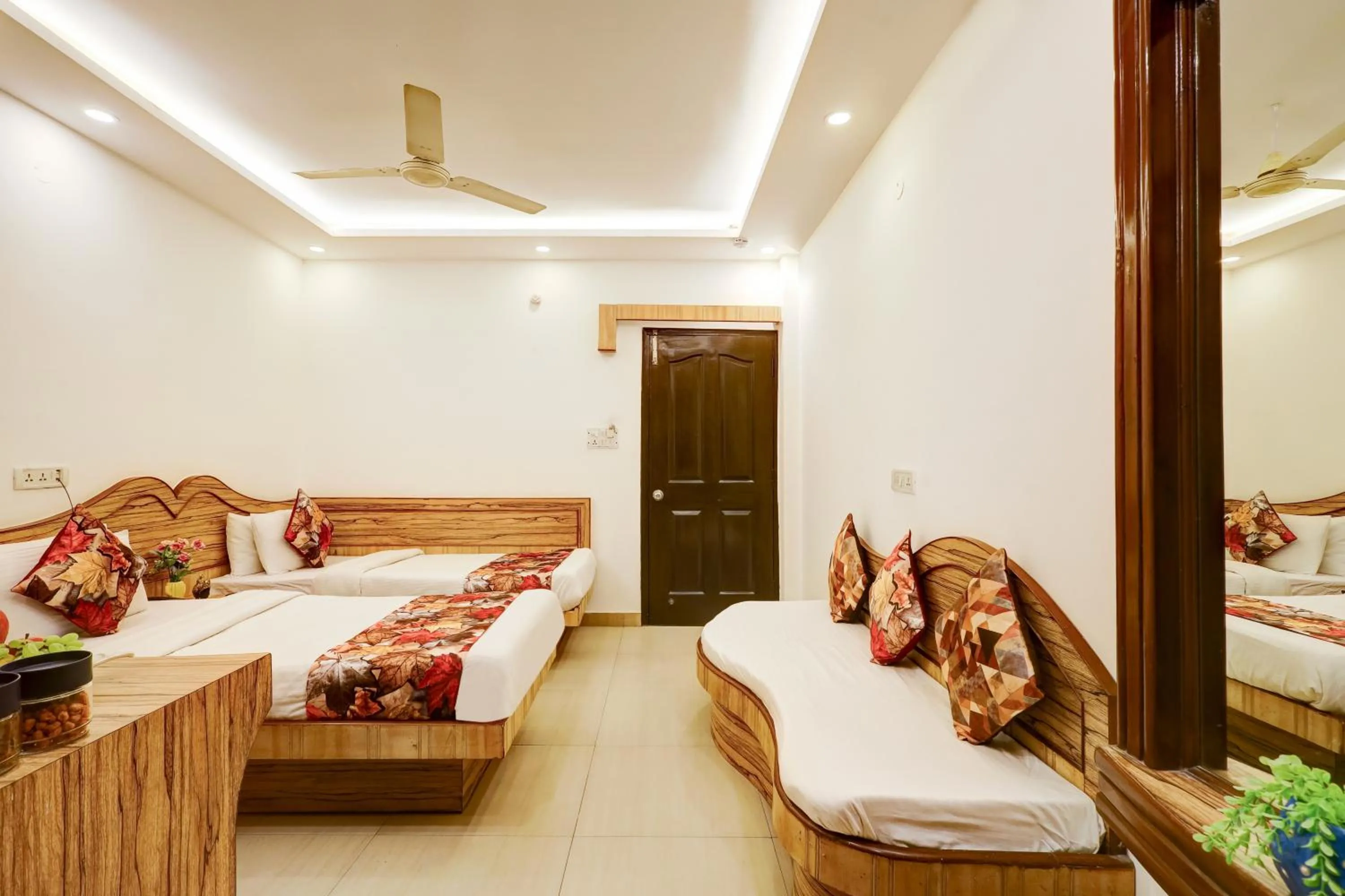 Bed in Hindustan By Backpackers Heaven - Traveller's Choice Award 2025 Best of Best Winning Hotel