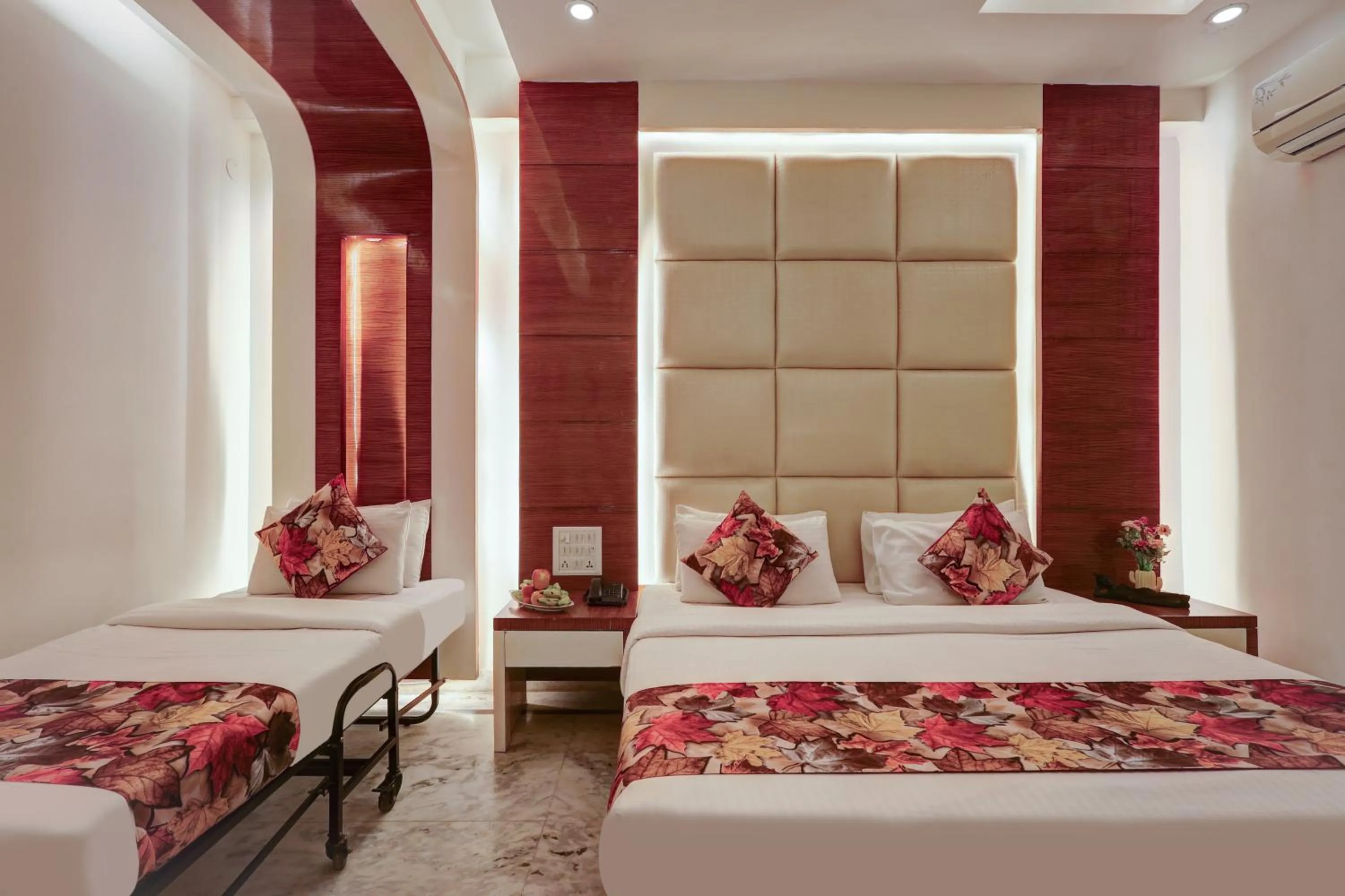 Bed in Hindustan By Backpackers Heaven - Traveller's Choice Award 2025 Best of Best Winning Hotel