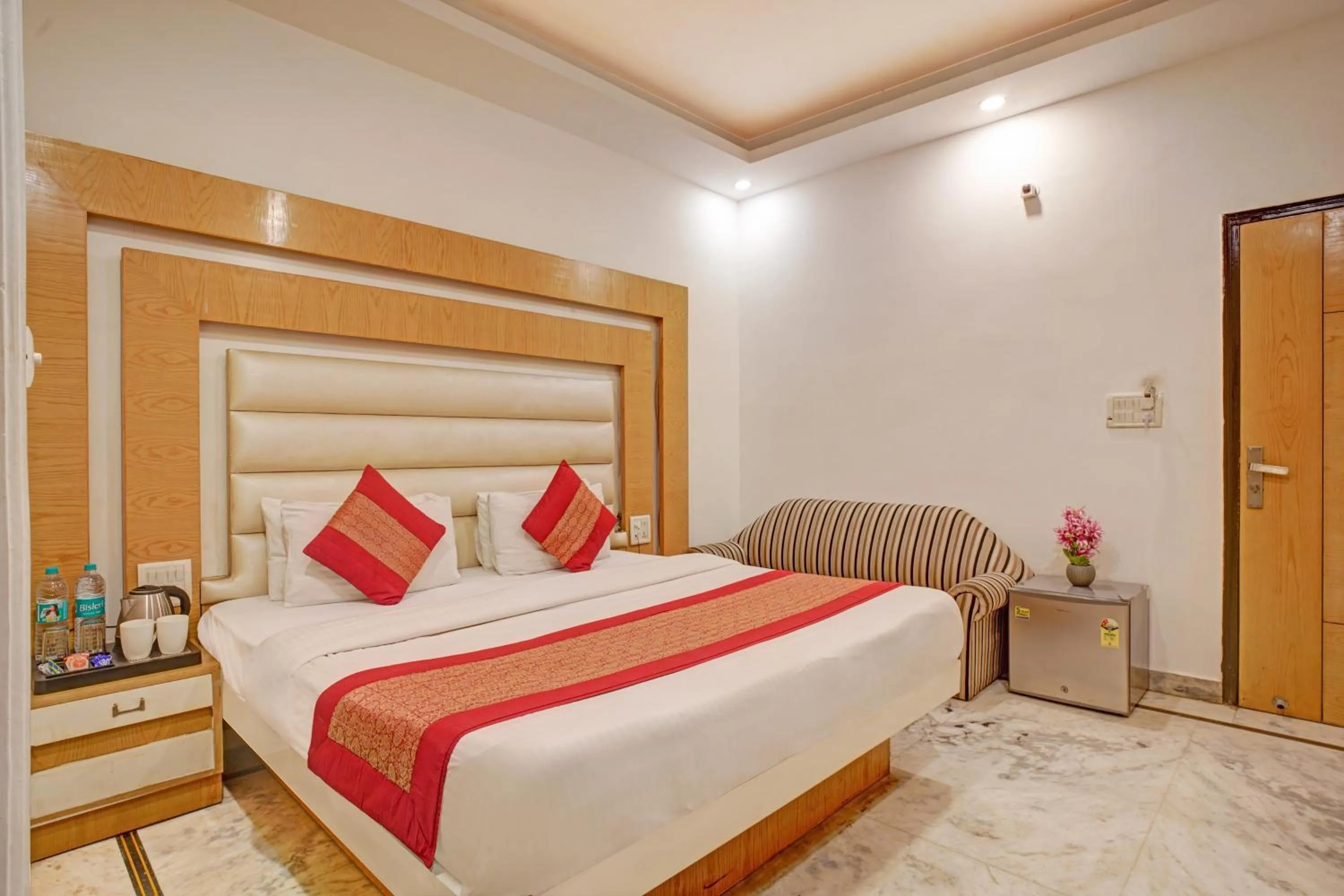Bed in Hindustan By Backpackers Heaven - Traveller's Choice Award 2025 Best of Best Winning Hotel