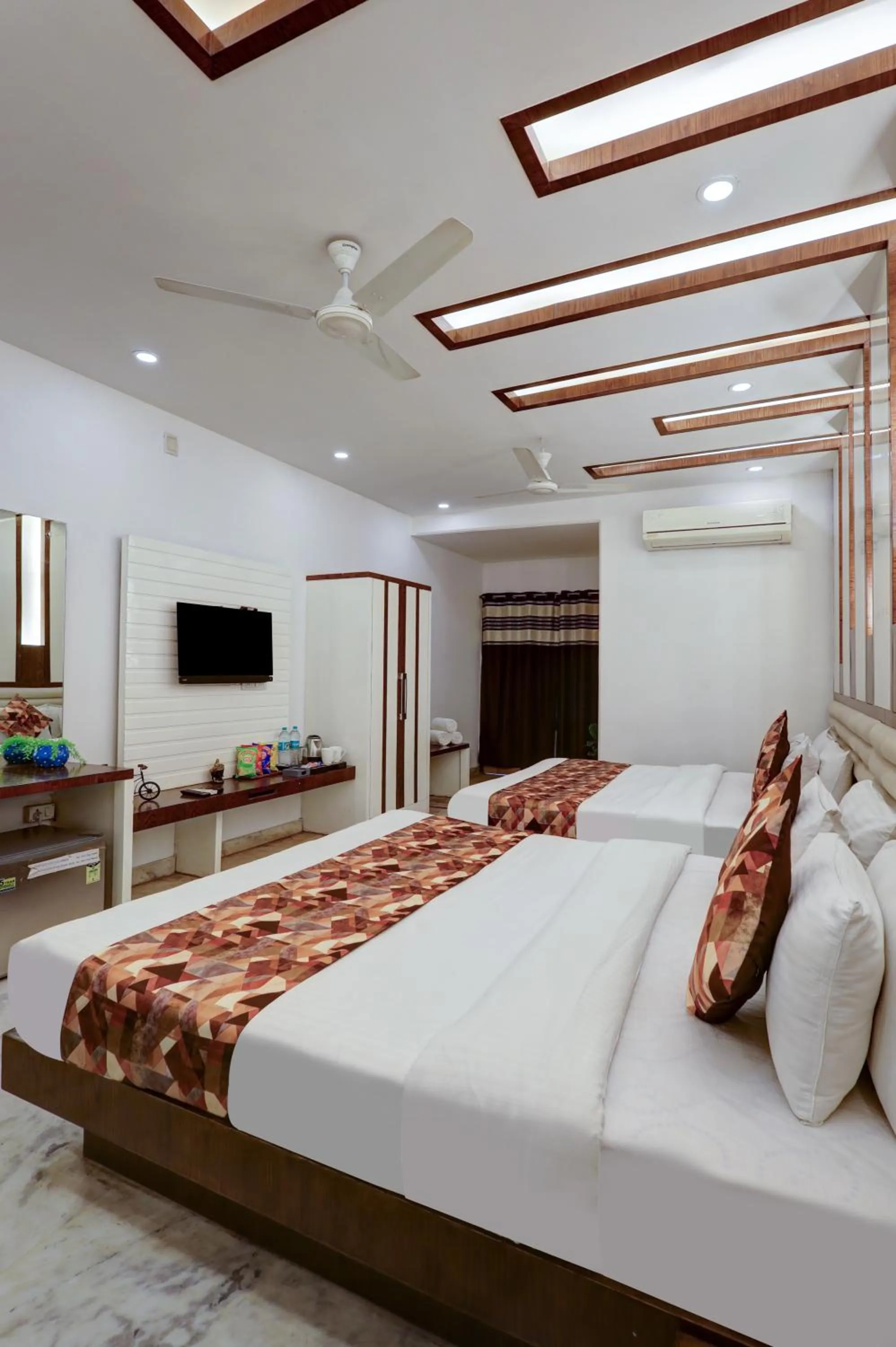 Bed in Hindustan By Backpackers Heaven - Traveller's Choice Award 2025 Best of Best Winning Hotel