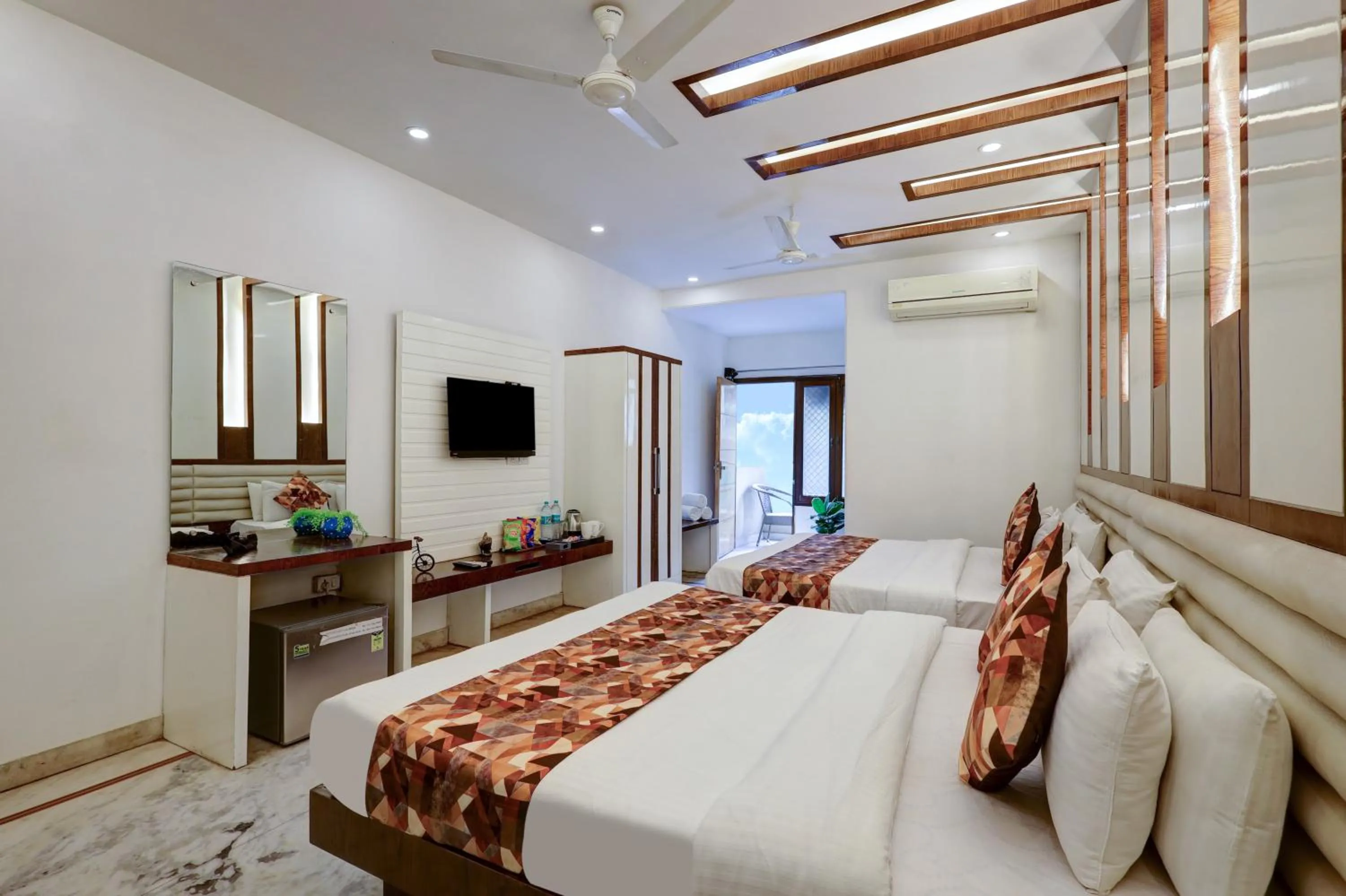 Bed in Hindustan By Backpackers Heaven - Traveller's Choice Award 2025 Best of Best Winning Hotel