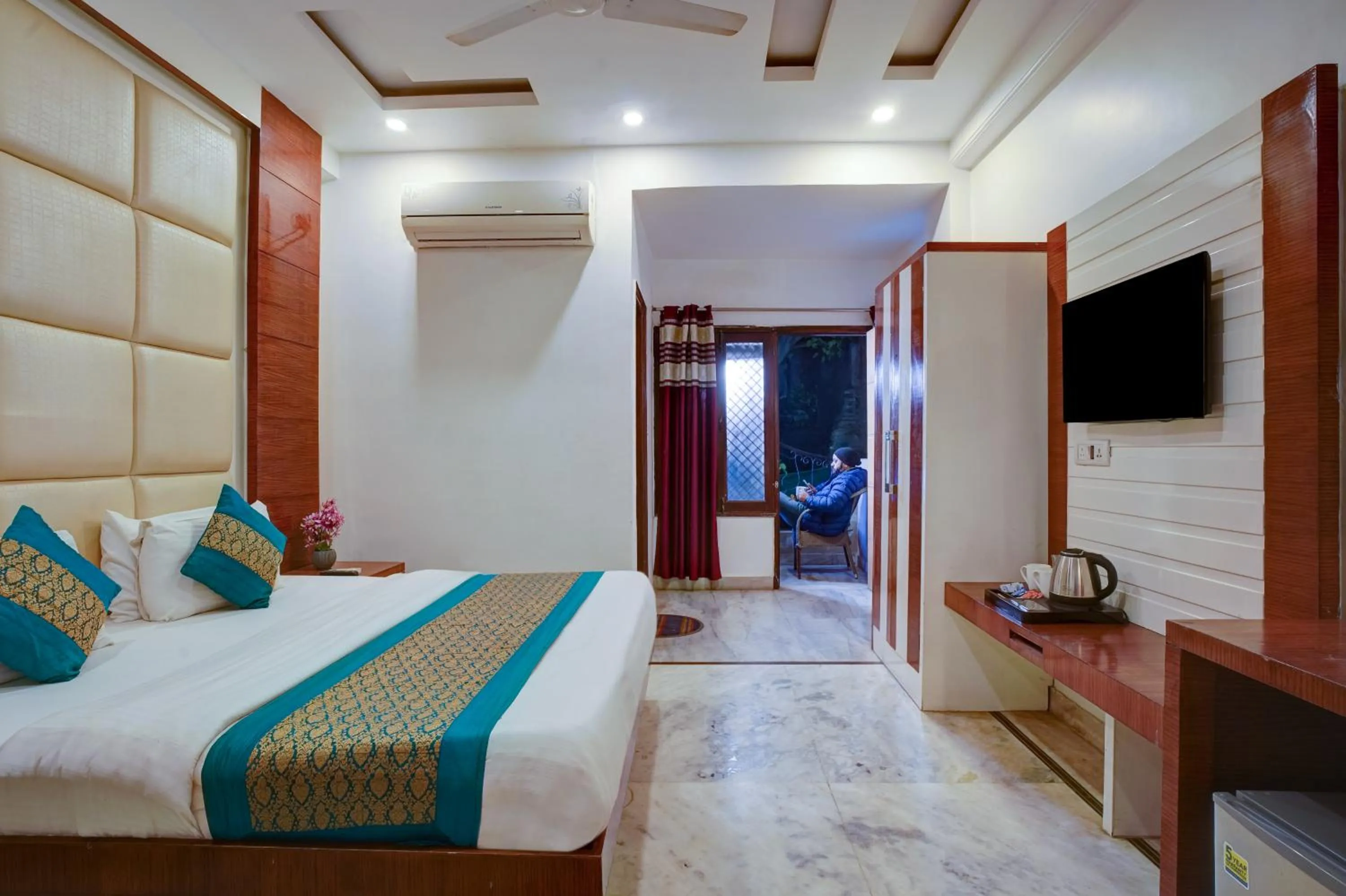 Bed in Hindustan By Backpackers Heaven - Traveller's Choice Award 2025 Best of Best Winning Hotel