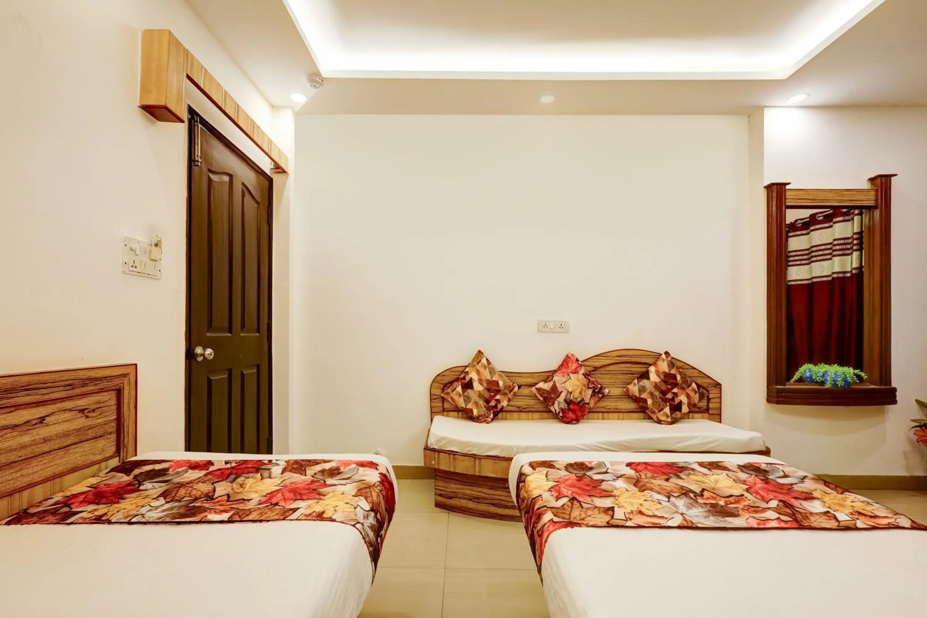 Bed in Hindustan By Backpackers Heaven - Traveller's Choice Award 2025 Best of Best Winning Hotel