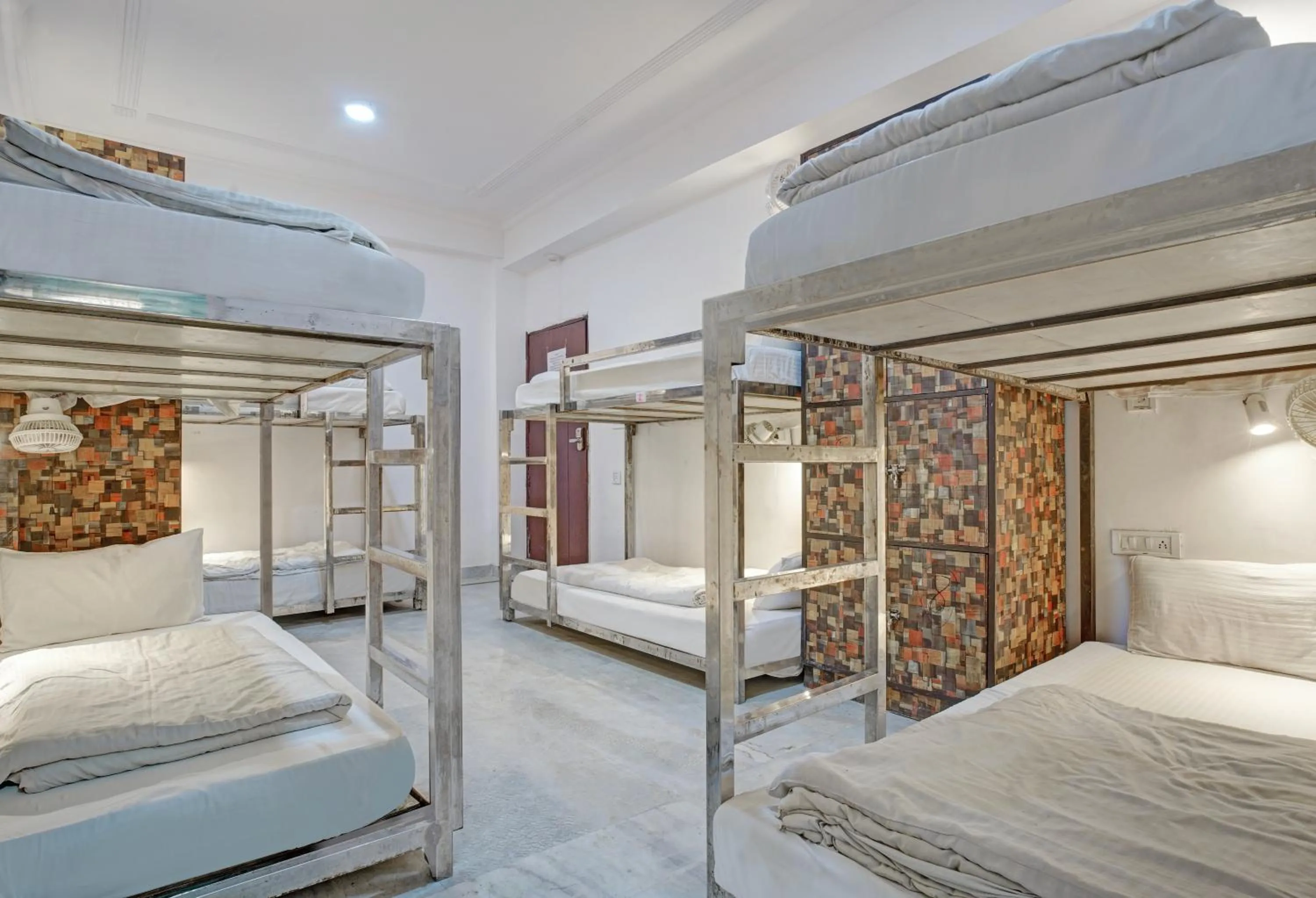 Bed in Hindustan By Backpackers Heaven - Traveller's Choice Award 2025 Best of Best Winning Hotel