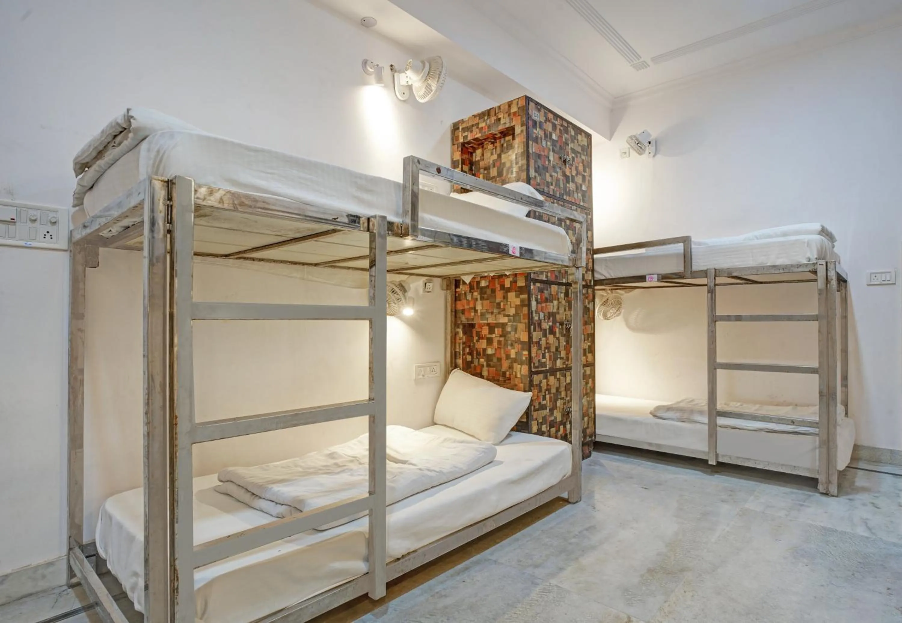 Bed in Hindustan By Backpackers Heaven - Traveller's Choice Award 2025 Best of Best Winning Hotel