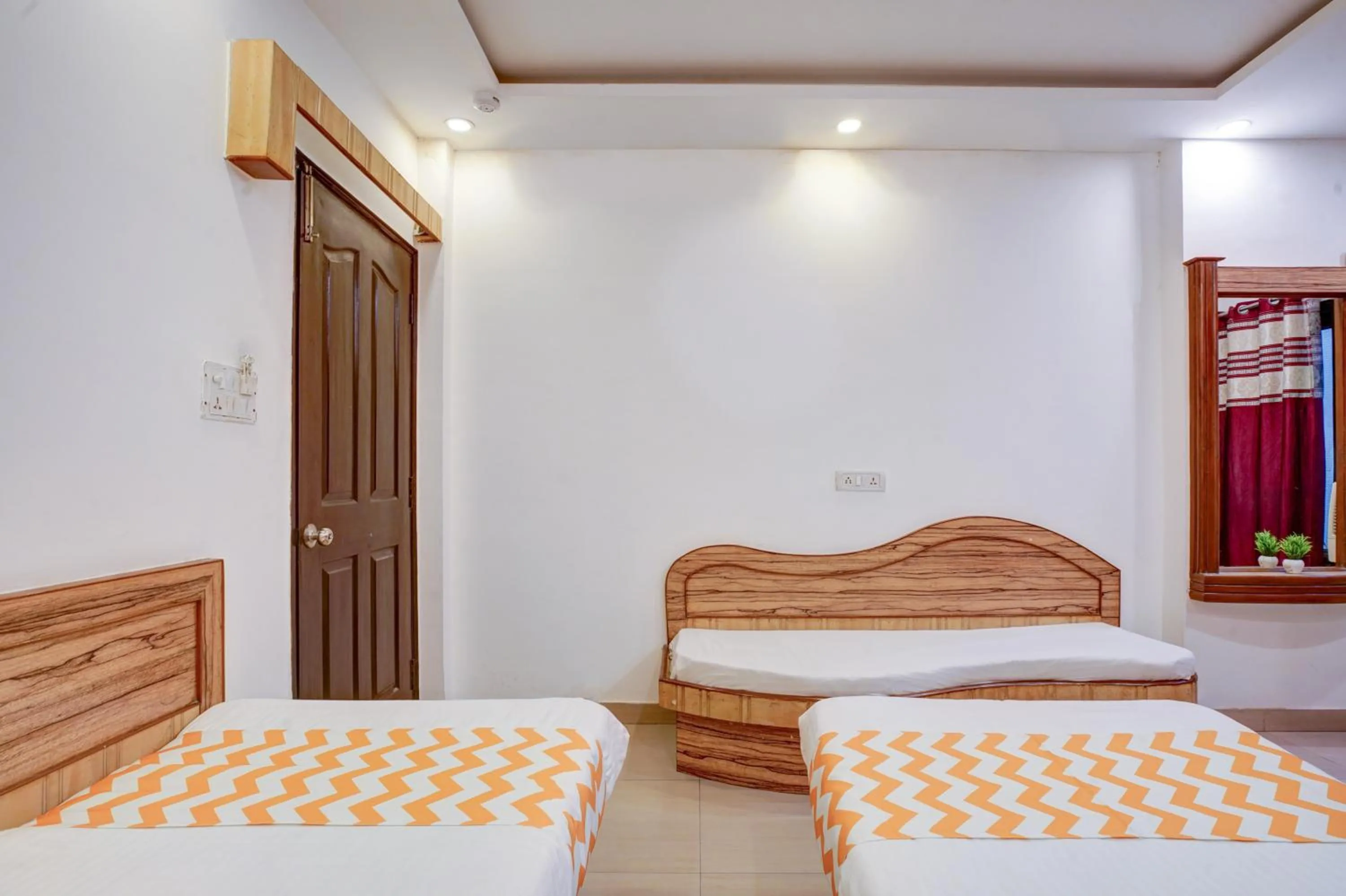 Bed in Hindustan By Backpackers Heaven - Traveller's Choice Award 2025 Best of Best Winning Hotel