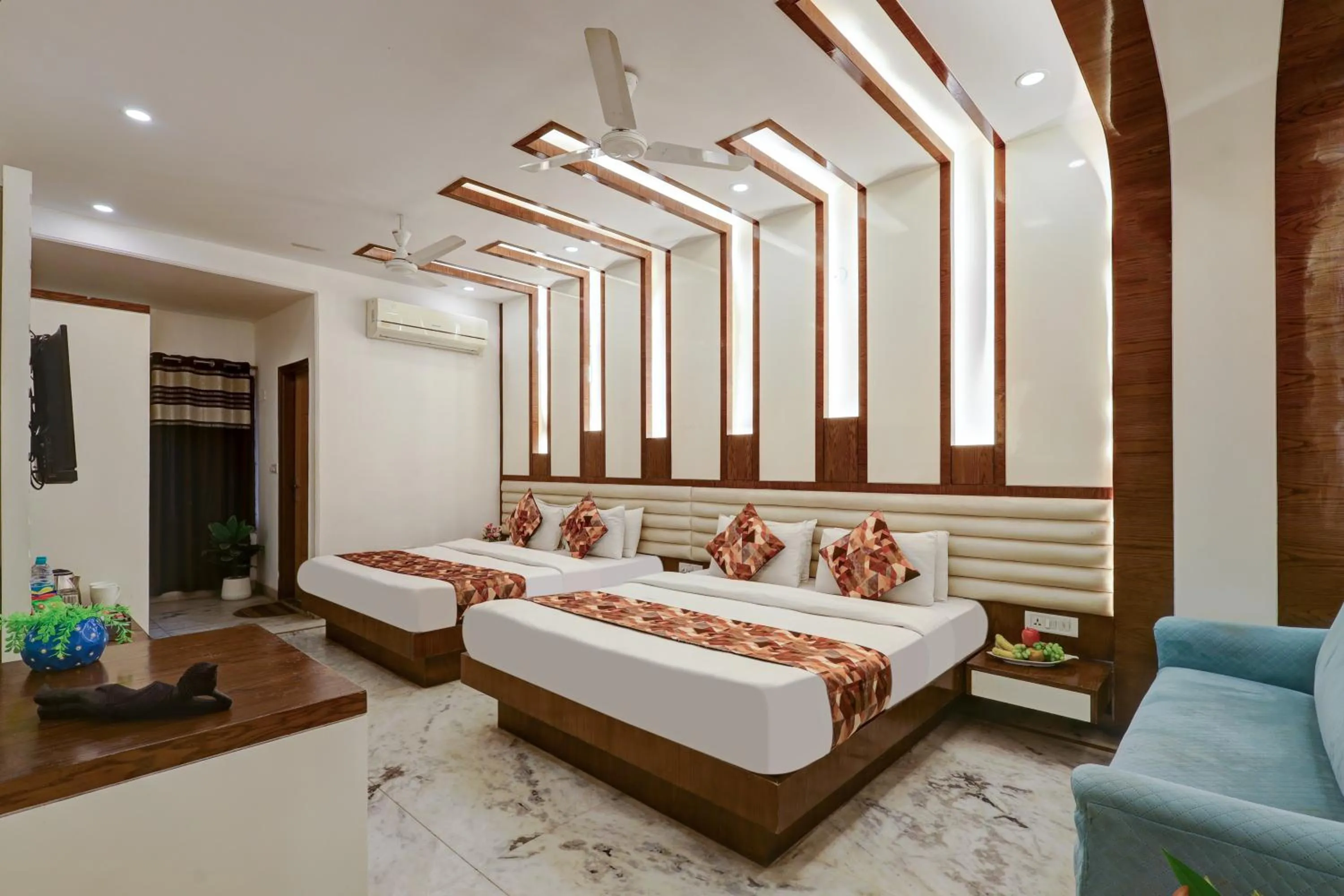 Bed in Hindustan By Backpackers Heaven - Traveller's Choice Award 2025 Best of Best Winning Hotel