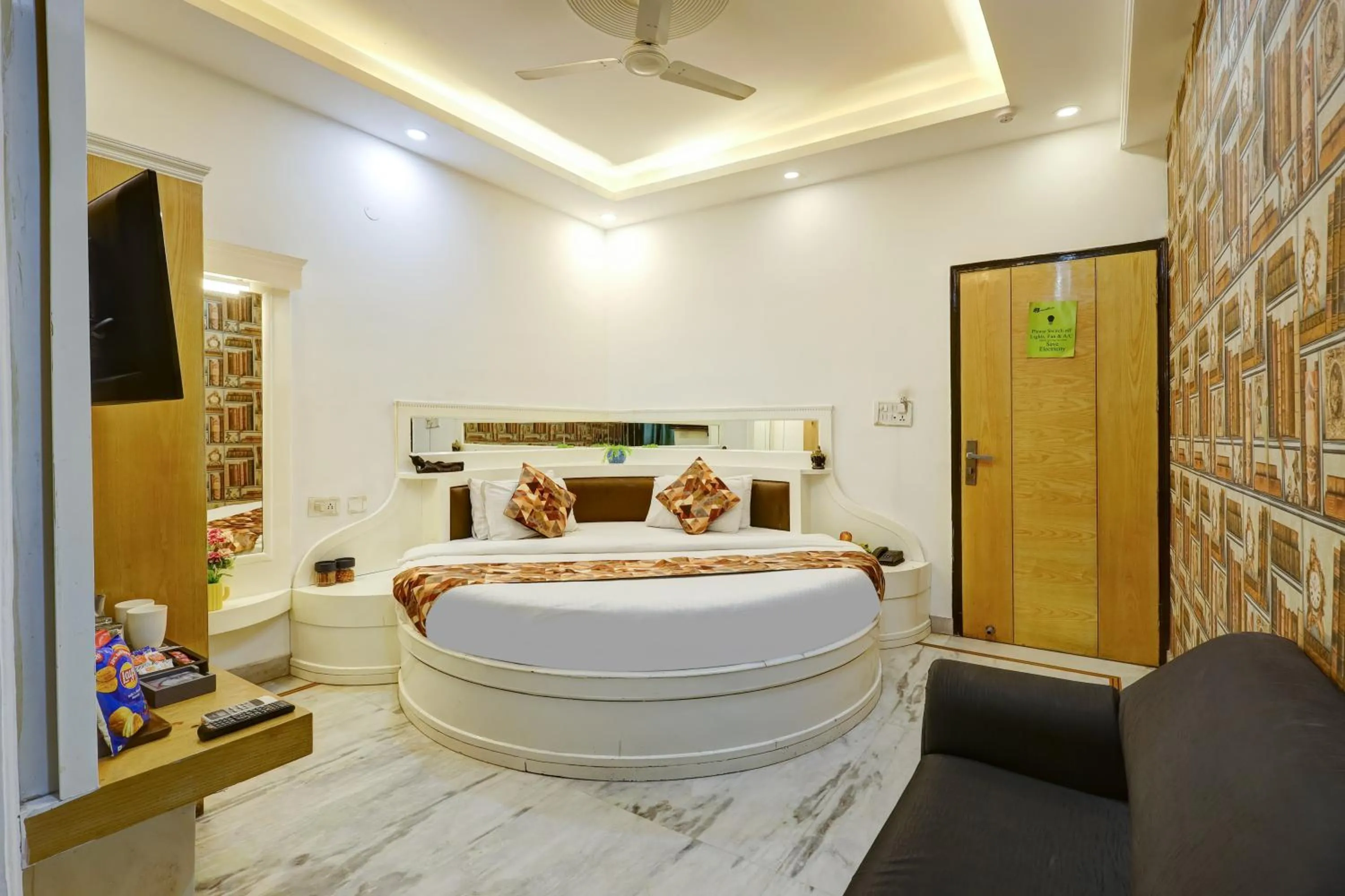 Bed in Hindustan By Backpackers Heaven - Traveller's Choice Award 2025 Best of Best Winning Hotel