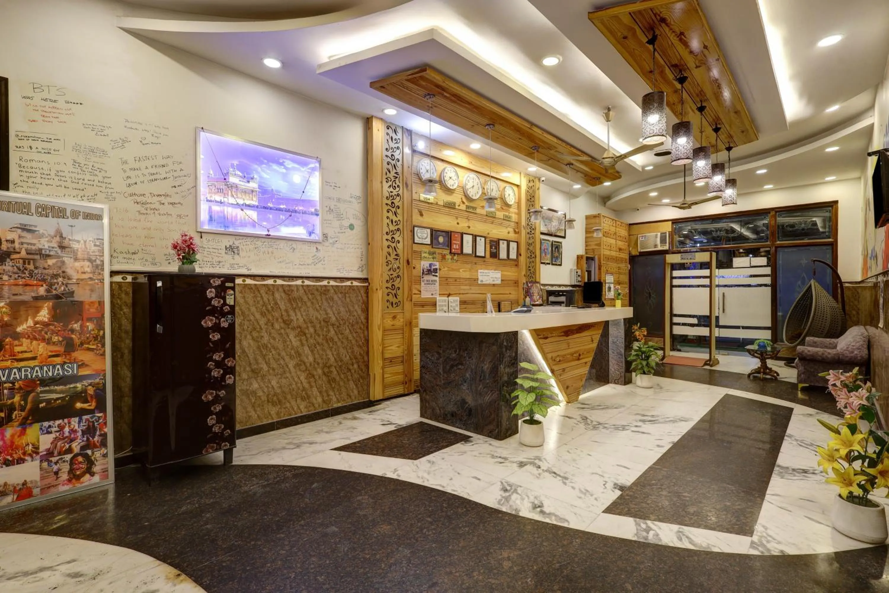 Lobby or reception in Hindustan By Backpackers Heaven - Traveller's Choice Award 2025 Best of Best Winning Hotel