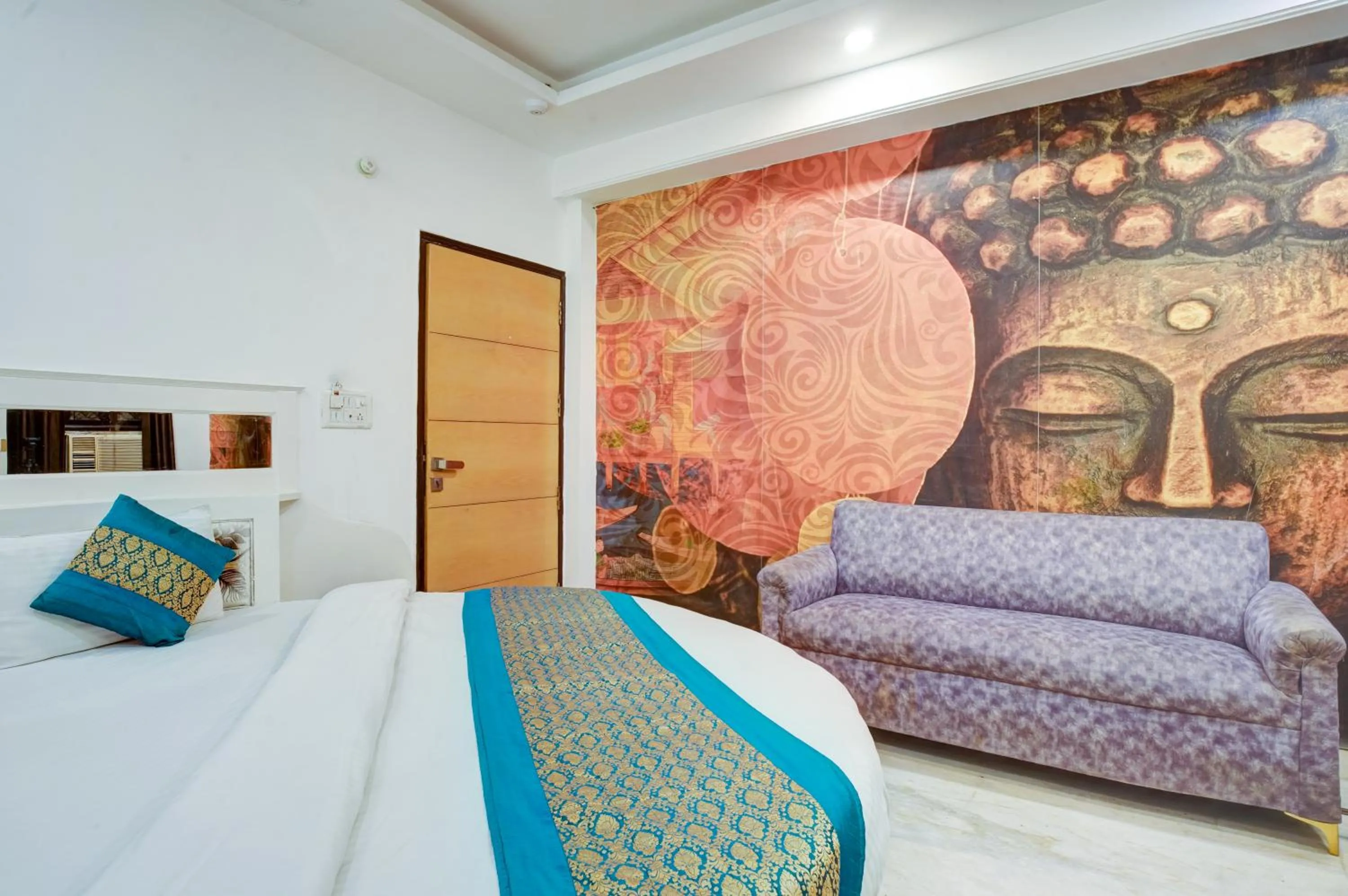Bed in Hindustan By Backpackers Heaven - Traveller's Choice Award 2025 Best of Best Winning Hotel