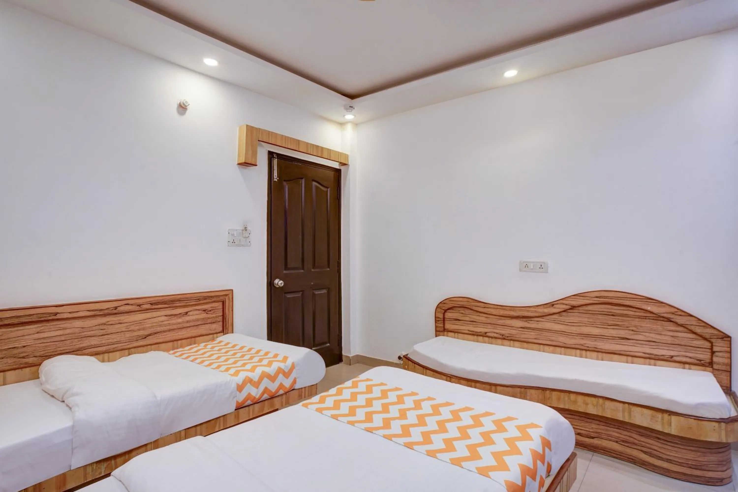 Bed in Hindustan By Backpackers Heaven - Traveller's Choice Award 2025 Best of Best Winning Hotel