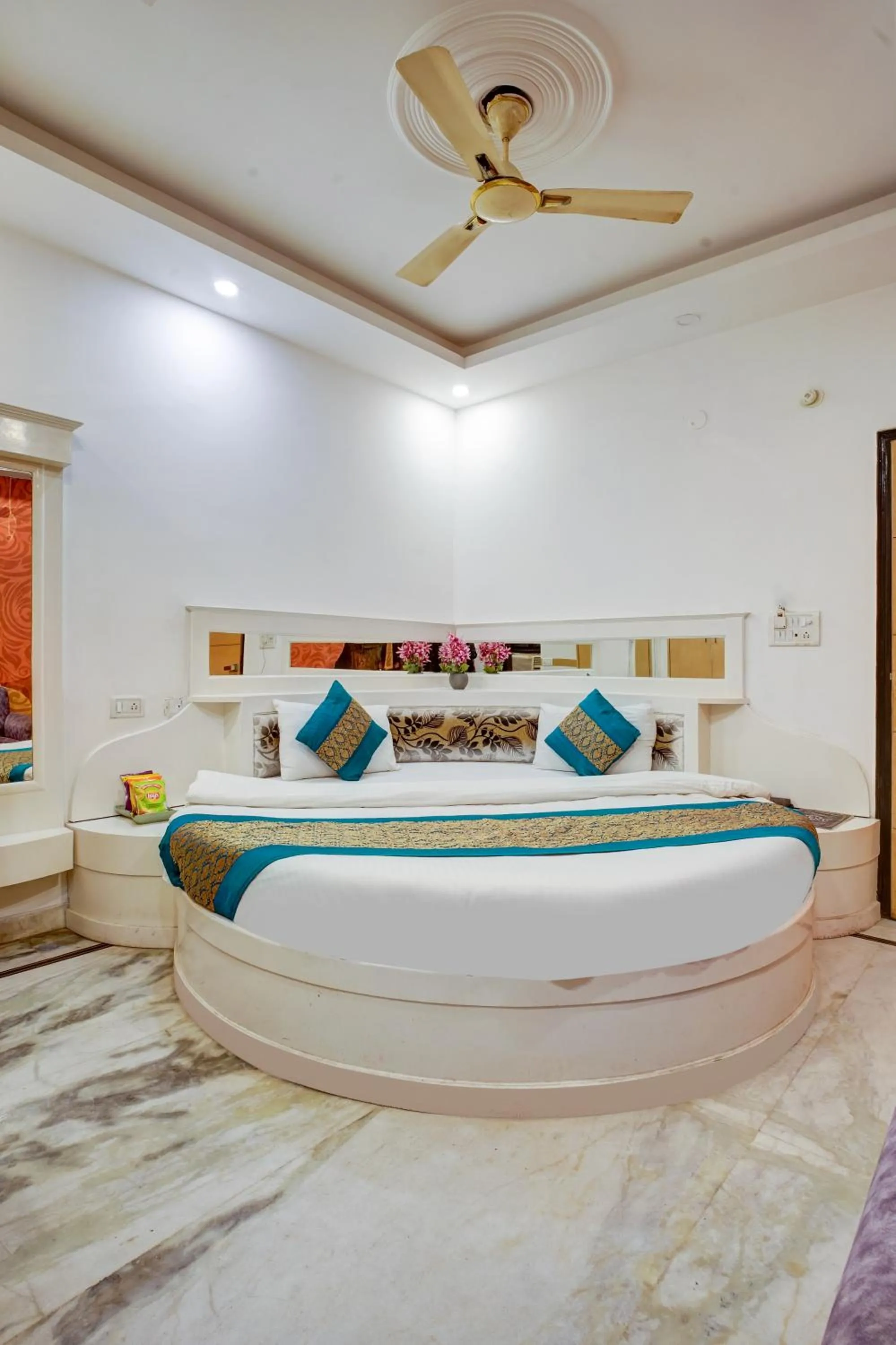 Bed in Hindustan By Backpackers Heaven - Traveller's Choice Award 2025 Best of Best Winning Hotel