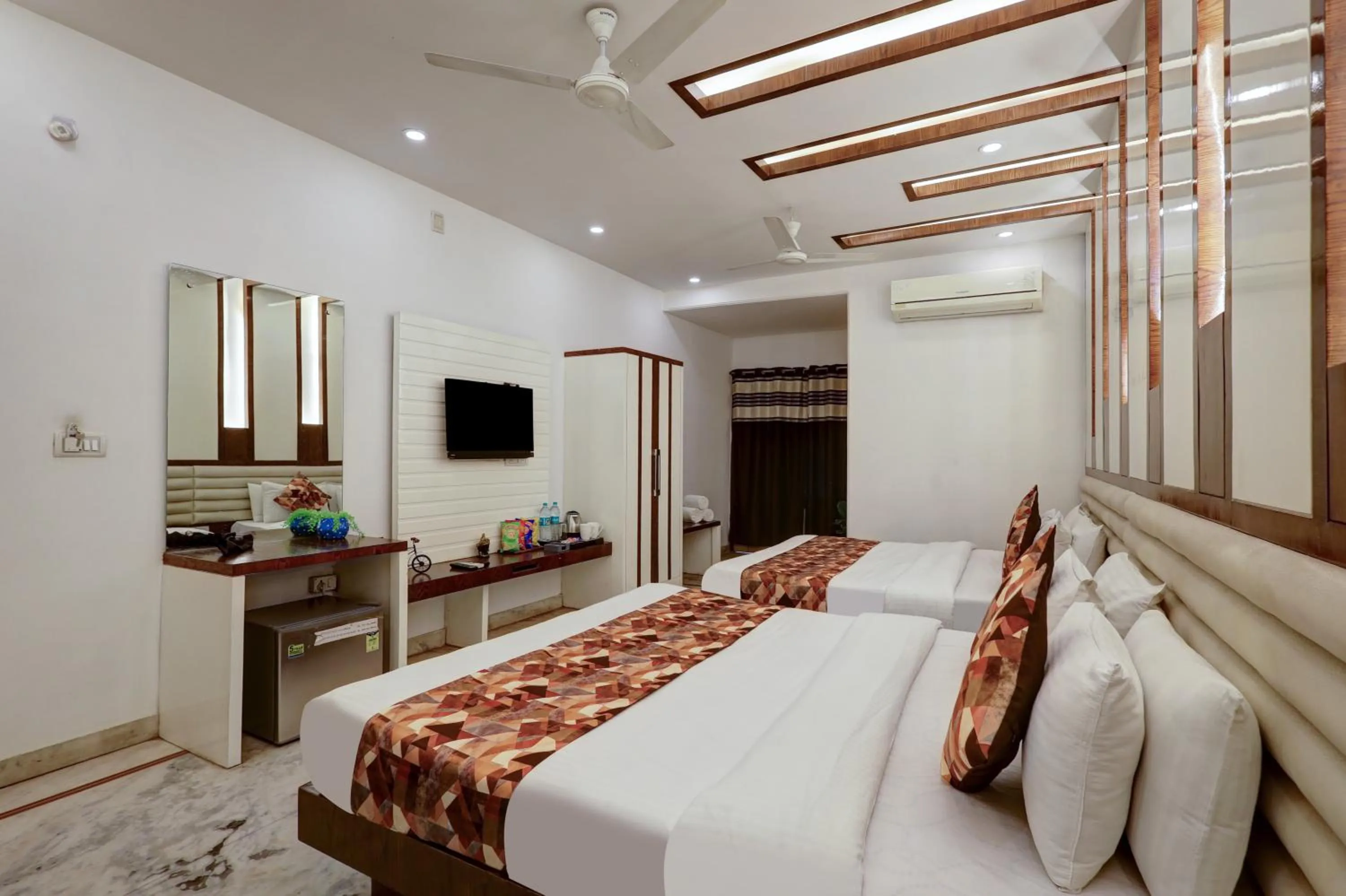 Bed in Hindustan By Backpackers Heaven - Traveller's Choice Award 2025 Best of Best Winning Hotel