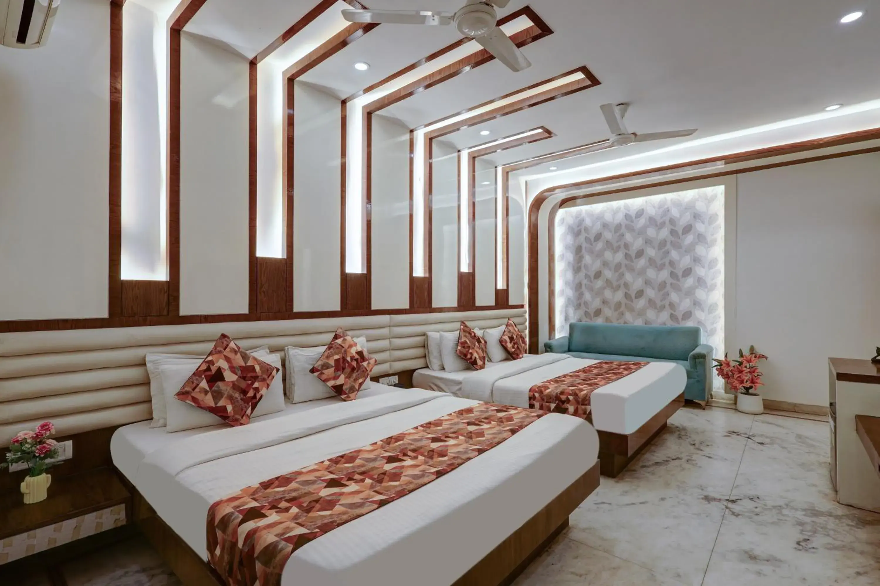 Family Suite in Hindustan By Backpackers Heaven - Traveller's Choice Award 2025 Best of Best Winning Hotel Family Suite in Hindustan By Backpackers Heaven - Traveller's Choice Award 2025 Best of Best Winning Hotel