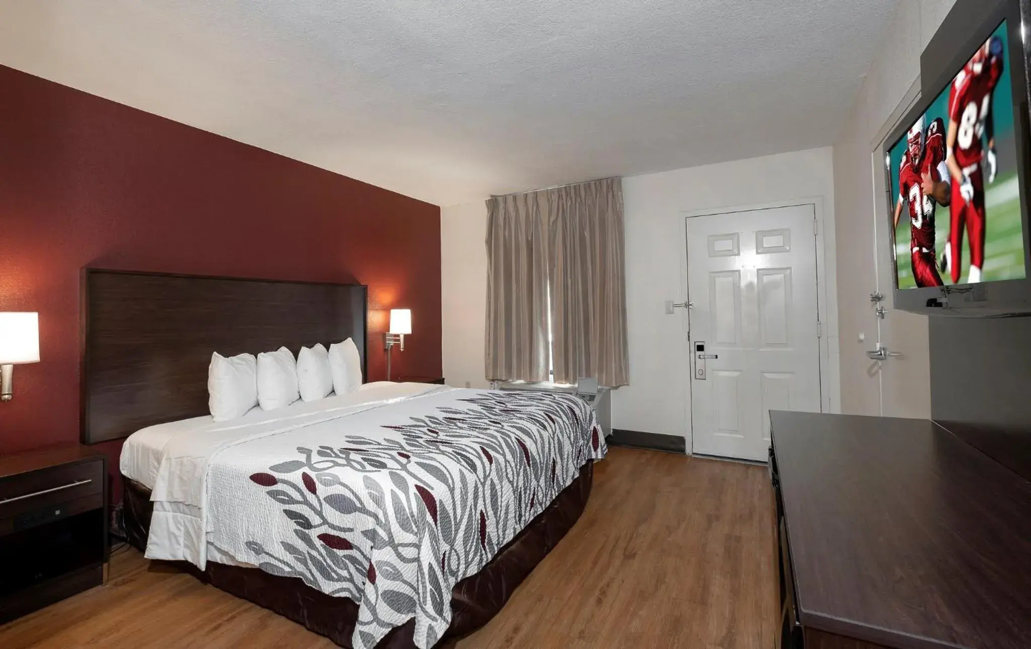 Photo of the whole room, Bed in Red Roof Inn Gulf Shores Photo of the whole room, Bed in Red Roof Inn Gulf Shores