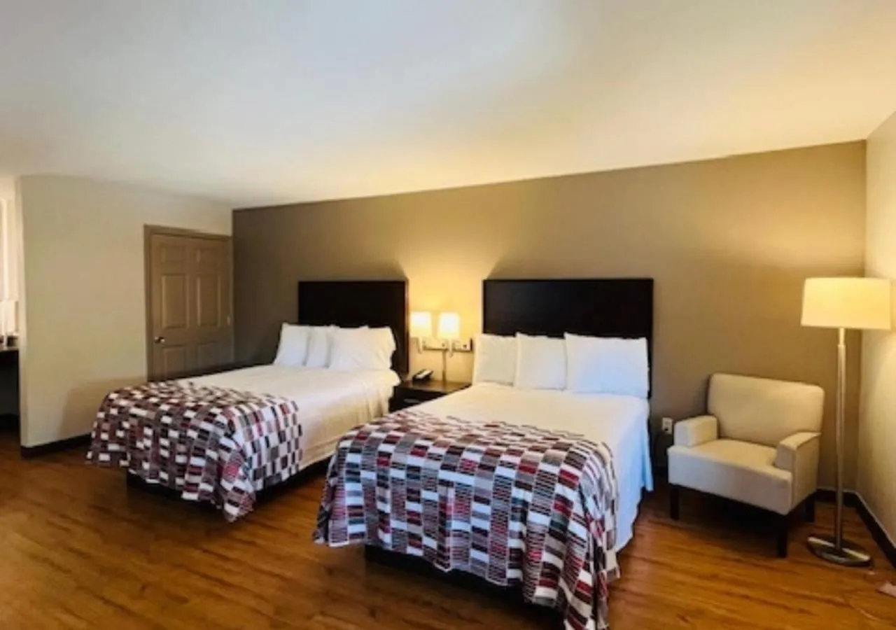 Bedroom, Bed in Red Roof Inn Gulf Shores