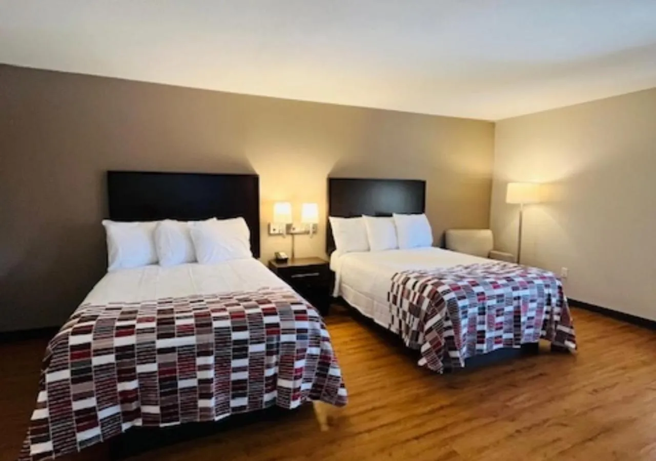 Bedroom, Bed in Red Roof Inn Gulf Shores