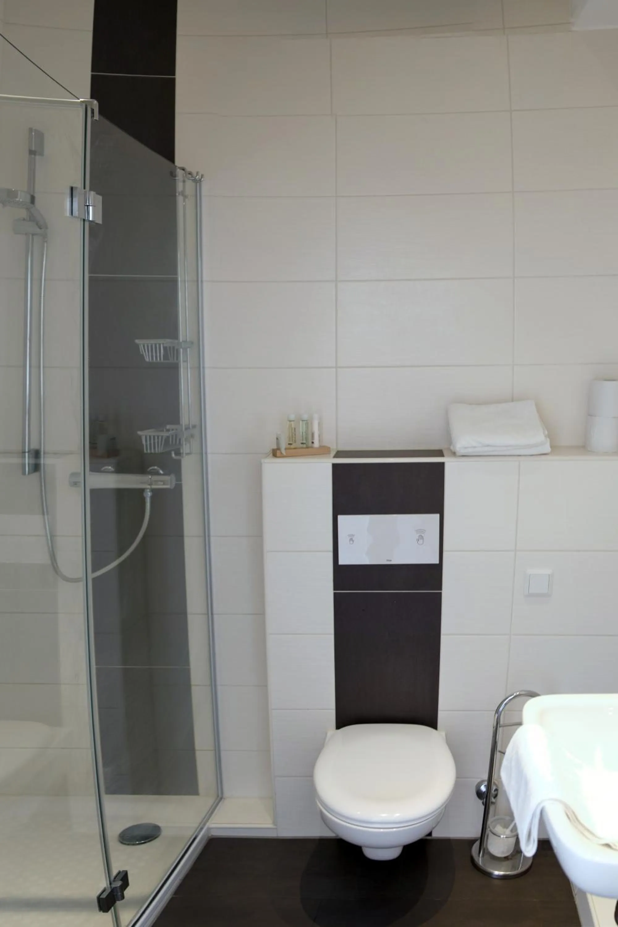 Bathroom in Hotel & Apartment Am Theaterplatz