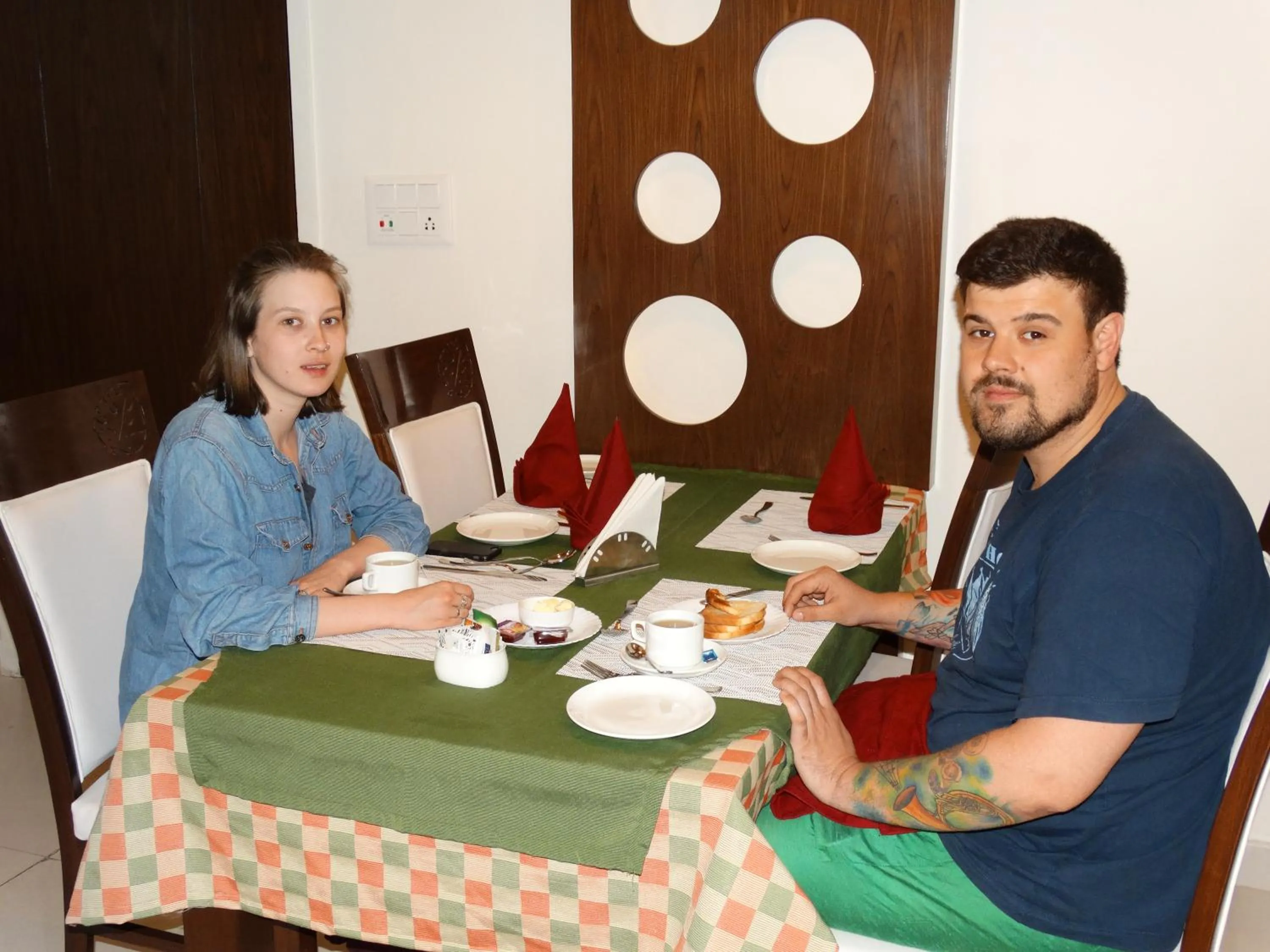 Restaurant/places to eat in Royal Hopp-Inn Chittorgard