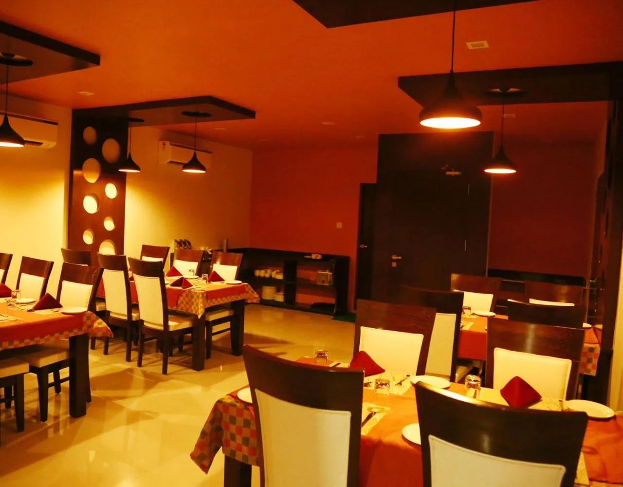 Restaurant/places to eat in Royal Hopp-Inn Chittorgard