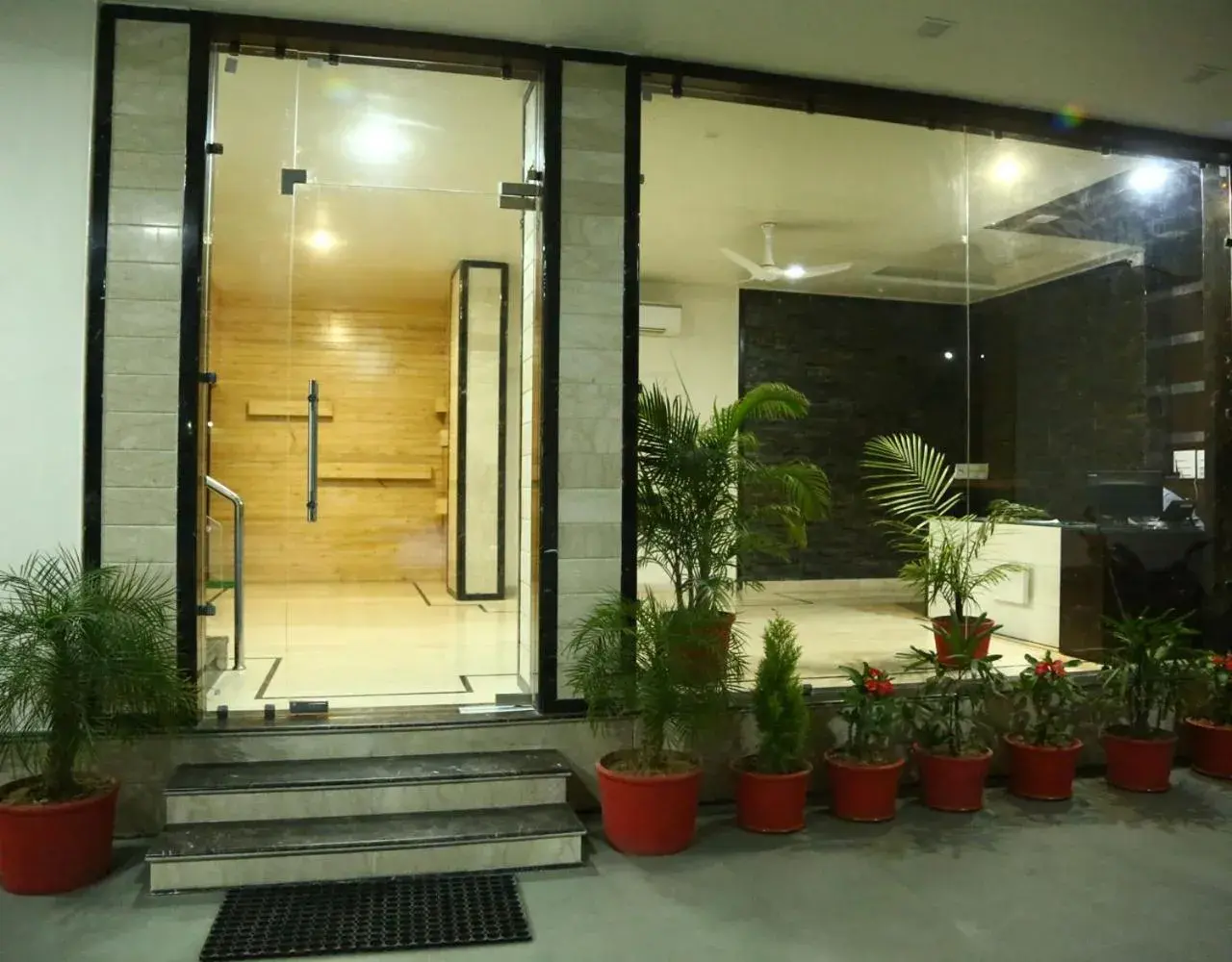 Facade/entrance in Royal Hopp-Inn Chittorgard Facade/entrance in Royal Hopp-Inn Chittorgard