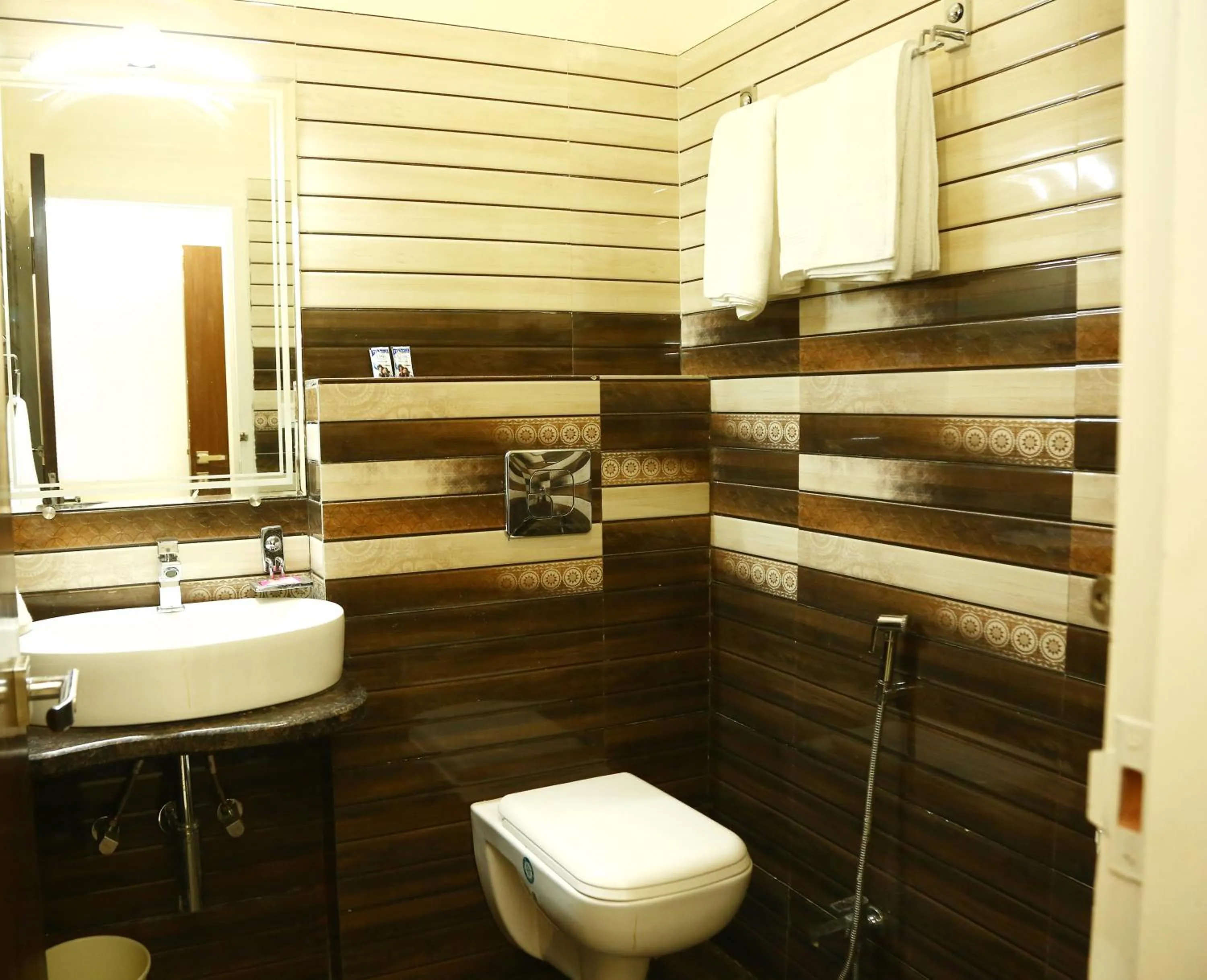 Toilet in Royal Hopp-Inn Chittorgard