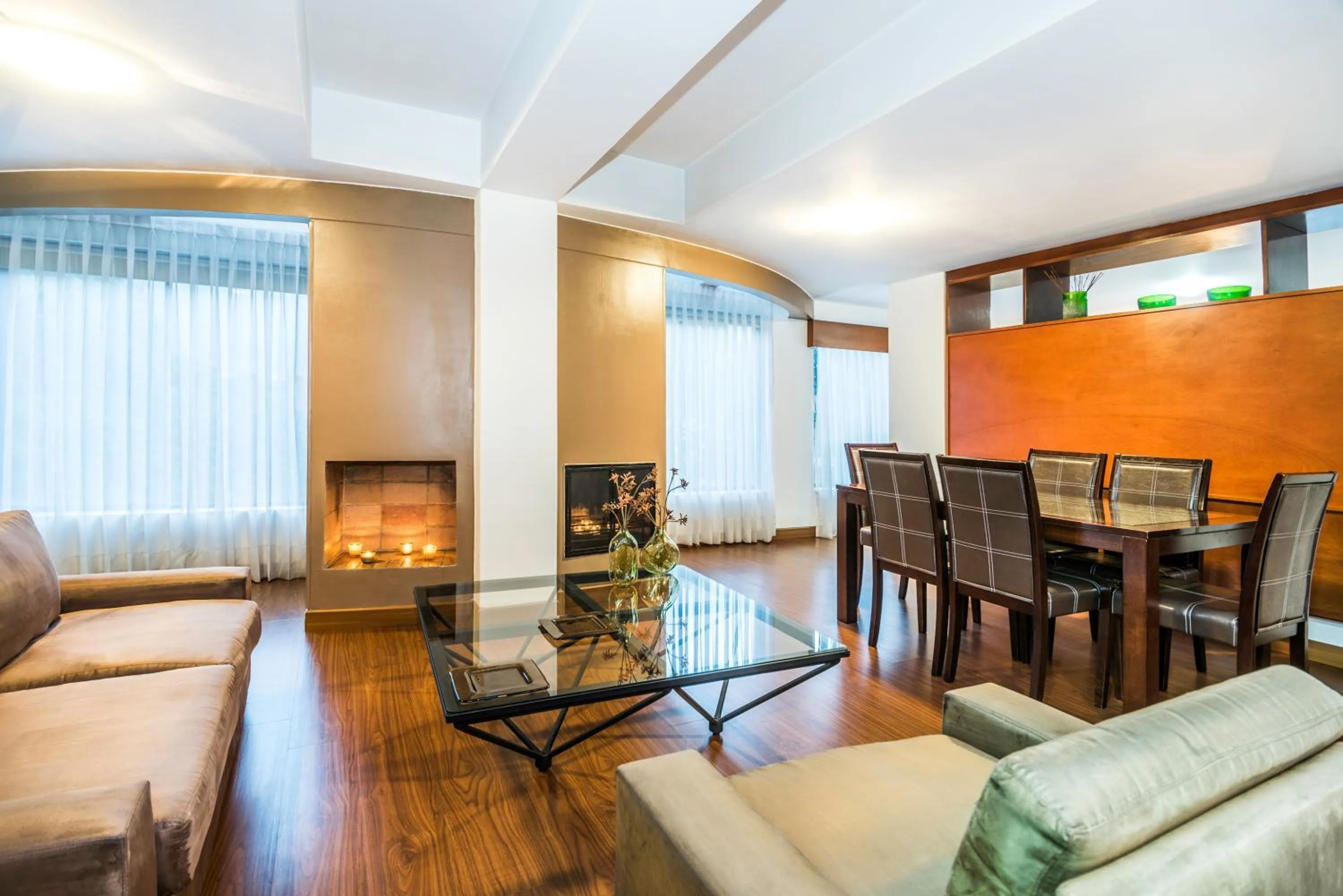 Day in Lloyds Apartasuites Parque 93