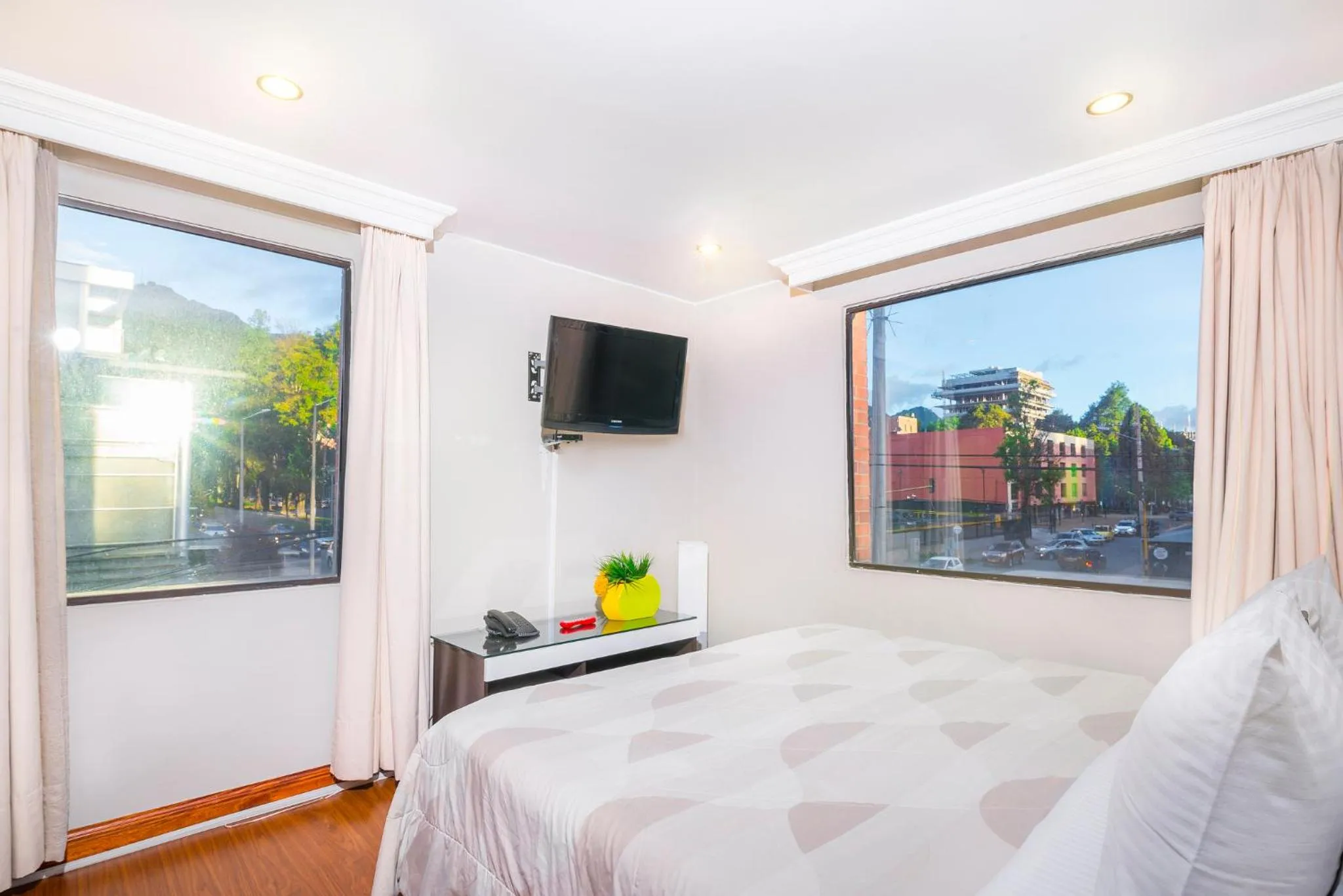 Bedroom, Bed in Lloyds Apartasuites Parque 93