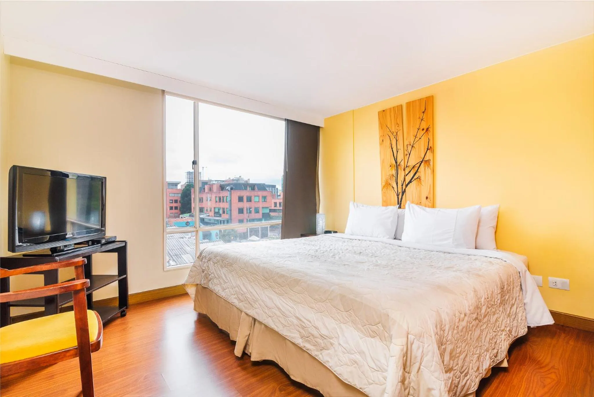 Bedroom, Bed in Lloyds Apartasuites Parque 93