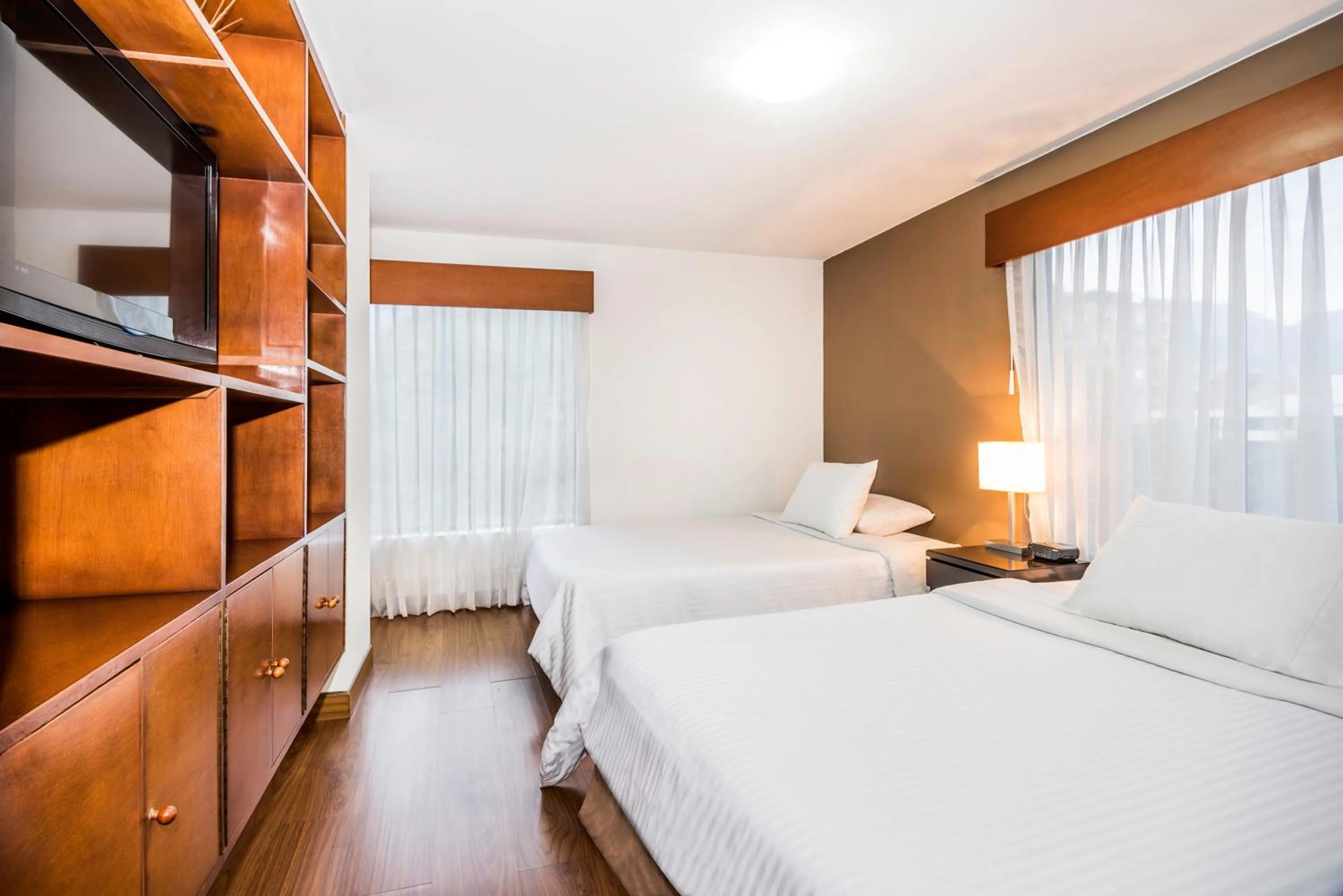 Bed in Lloyds Apartasuites Parque 93