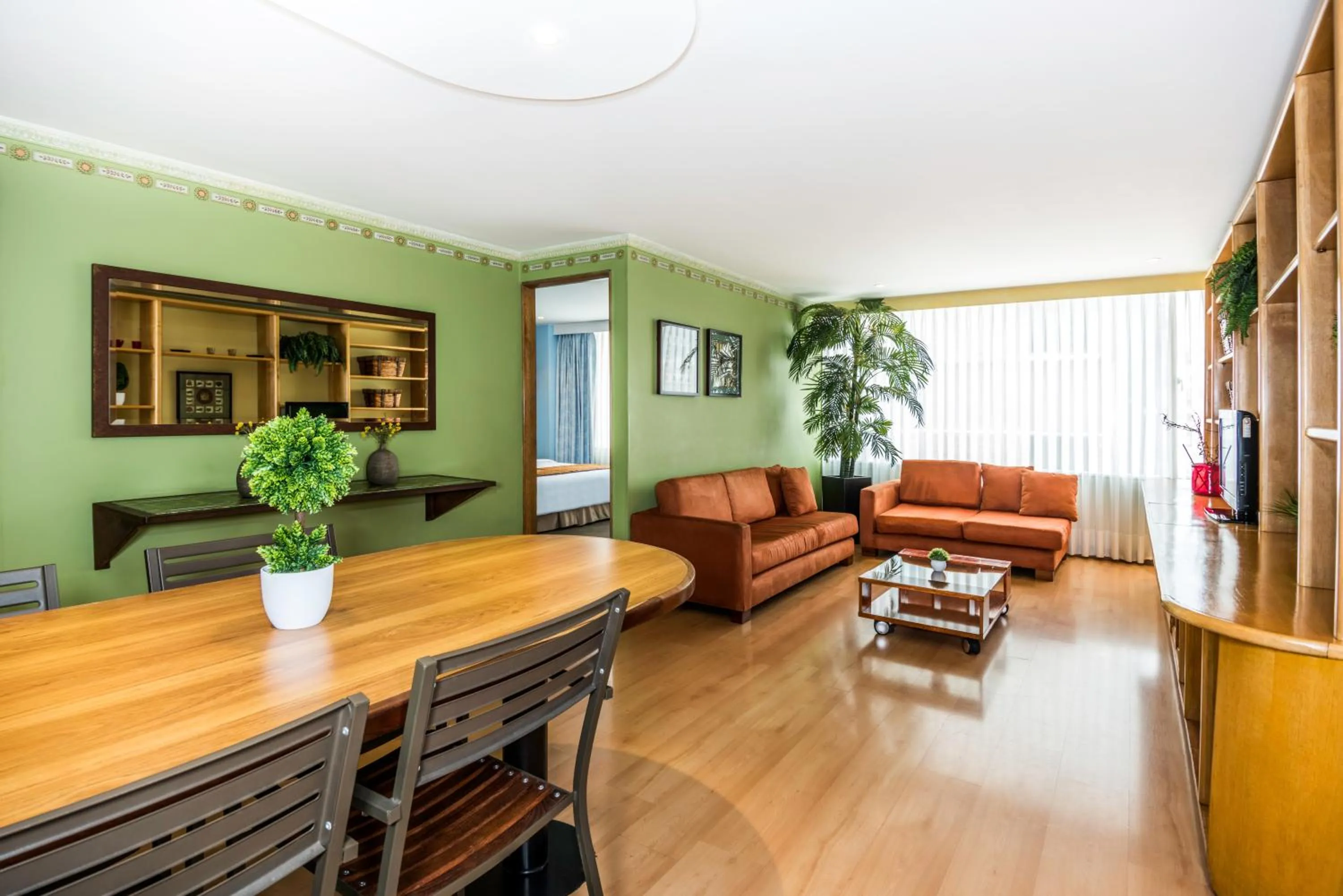 Day in Lloyds Apartasuites Parque 93