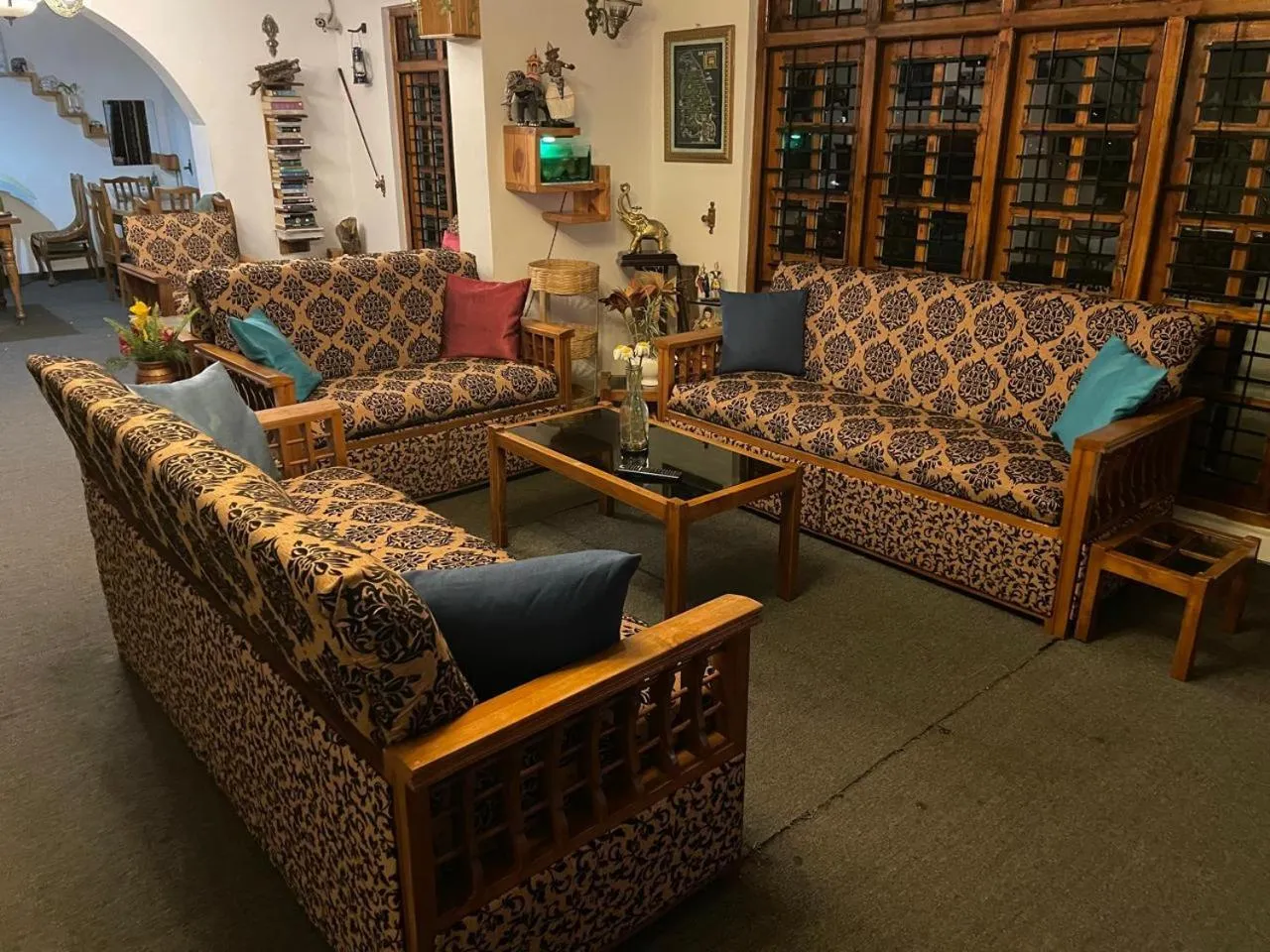 Living room in New Royal Mount Hotel