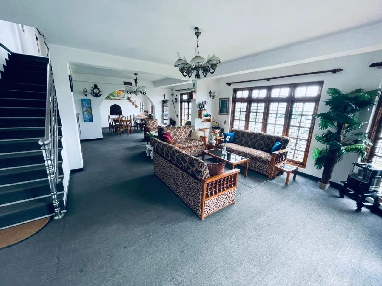 Living room in New Royal Mount Hotel