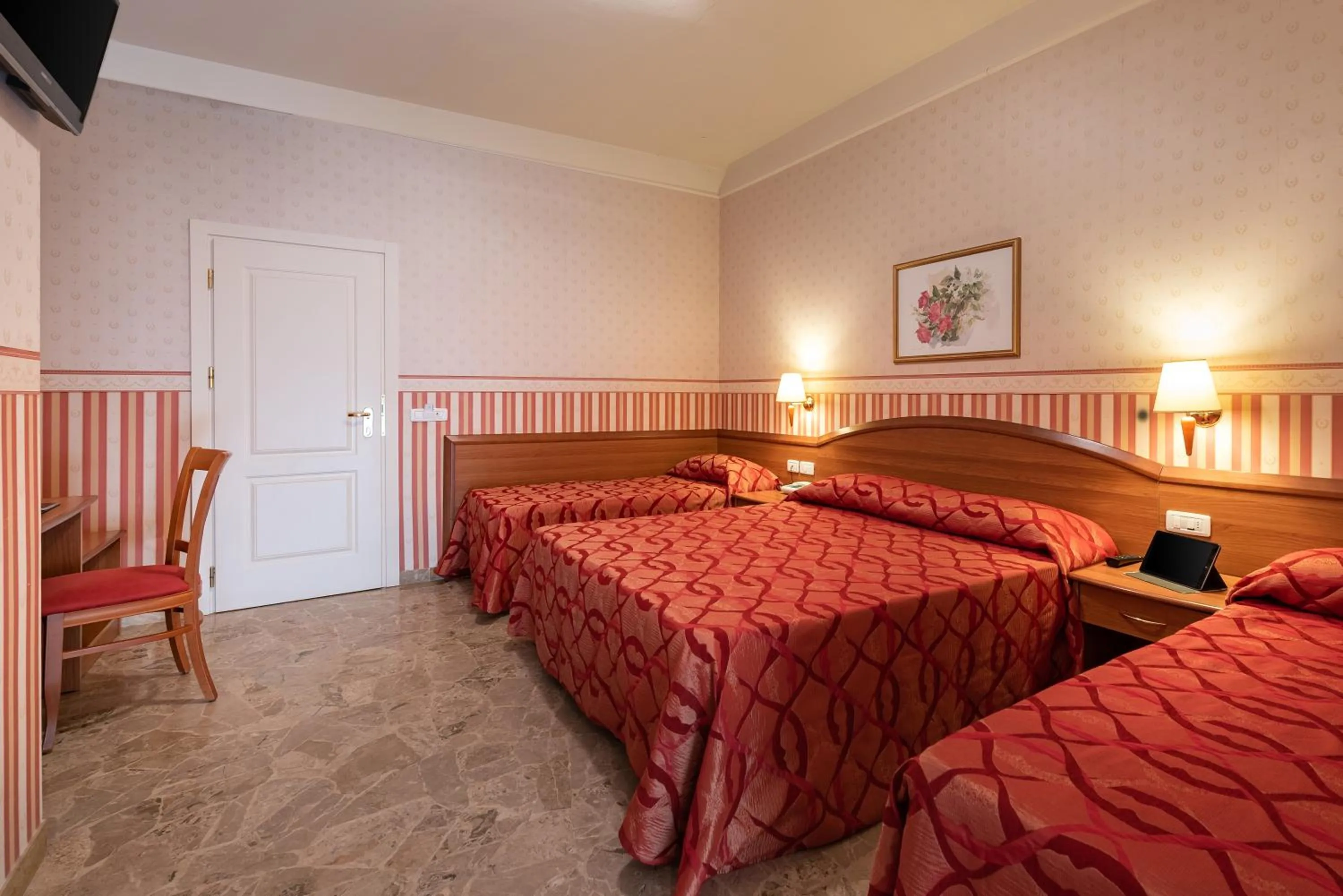 Bedroom, Bed in Hotel Tiffany