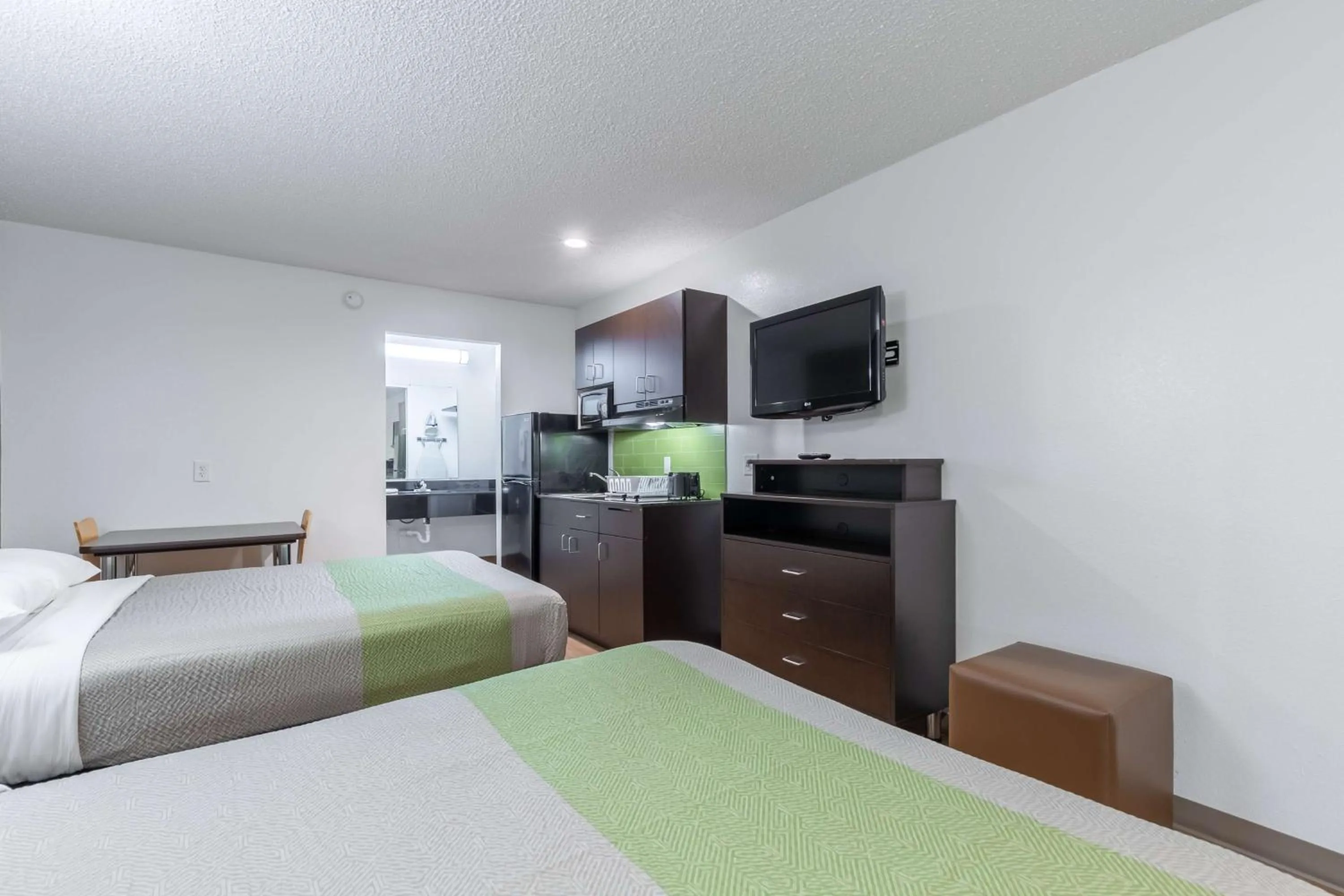 Photo of the whole room, Bed in Studio 6-Bryan, TX - University Area