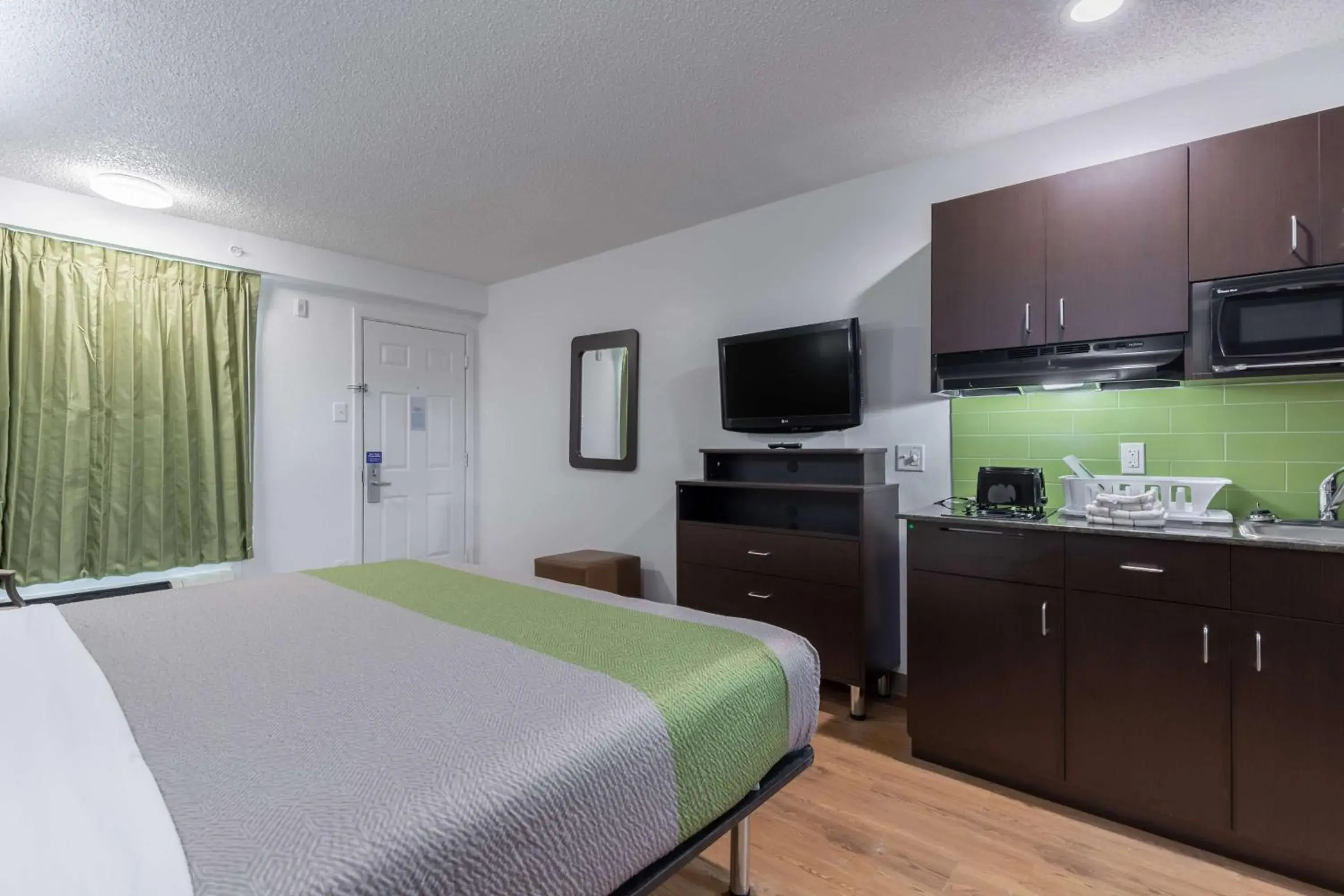 Photo of the whole room, Bed in Studio 6-Bryan, TX - University Area Photo of the whole room, Bed in Studio 6-Bryan, TX - University Area