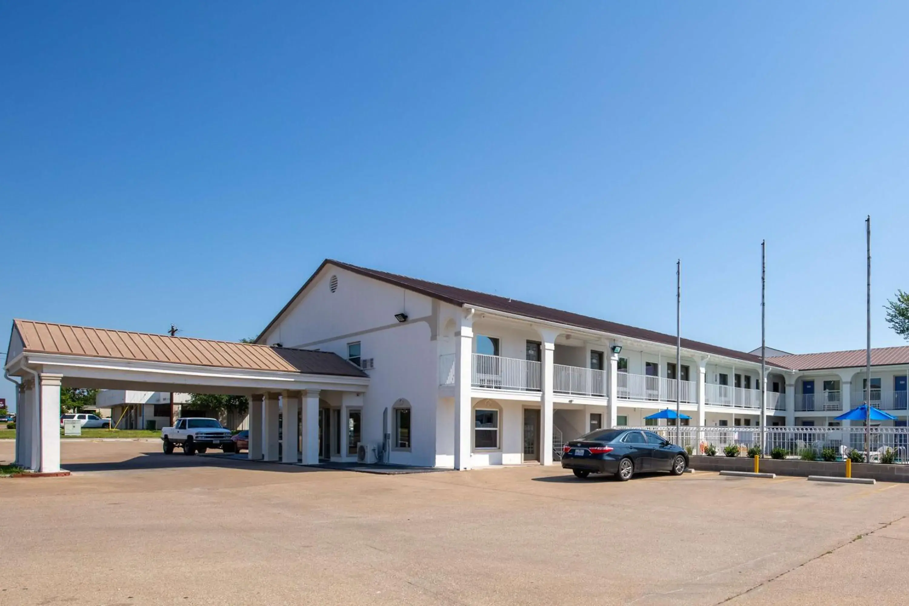 Property building in Studio 6-Bryan, TX - University Area Property building in Studio 6-Bryan, TX - University Area