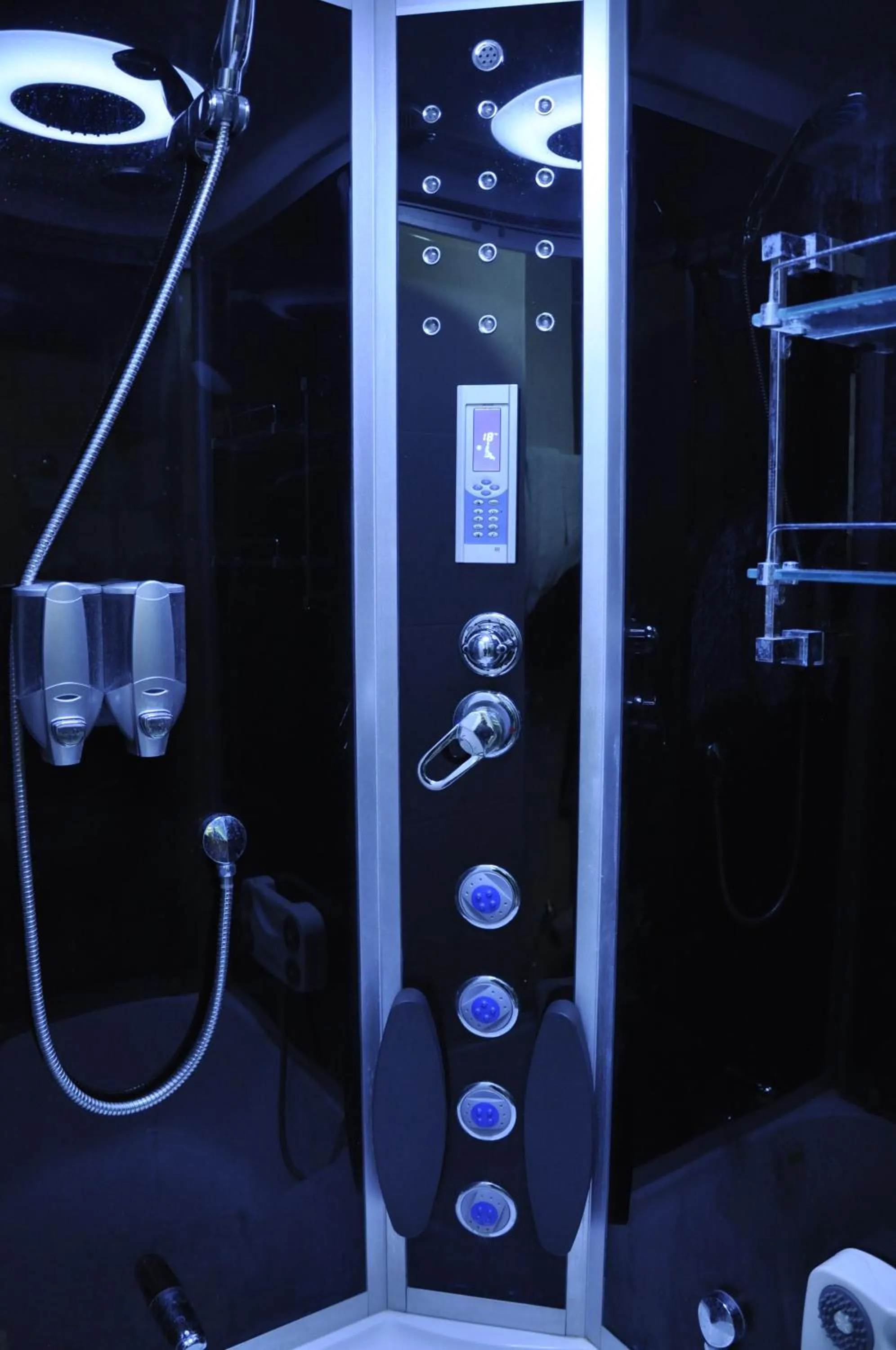 Bathroom in Gloria Tibi Hotel