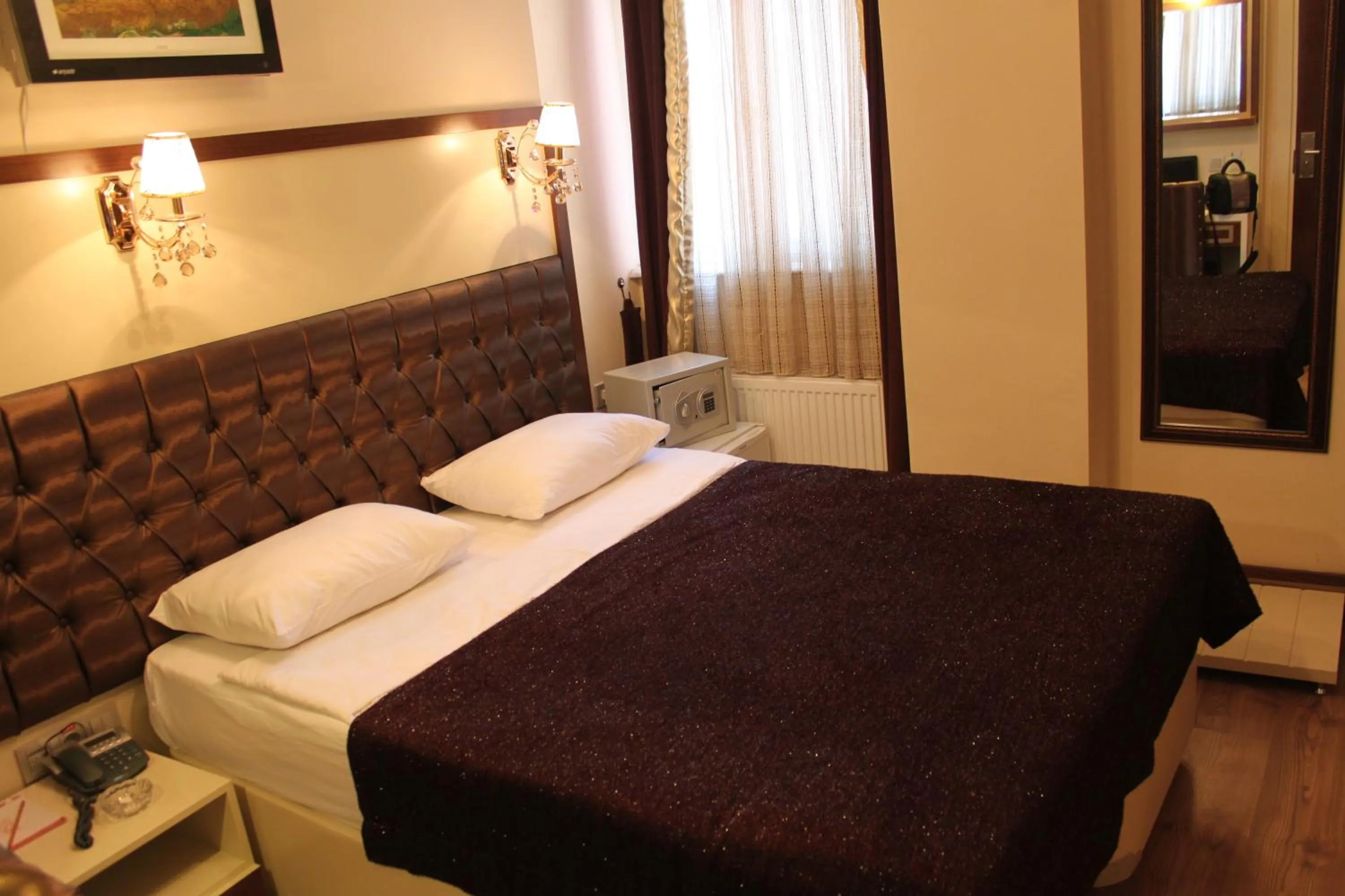 Photo of the whole room, Bed in Gloria Tibi Hotel