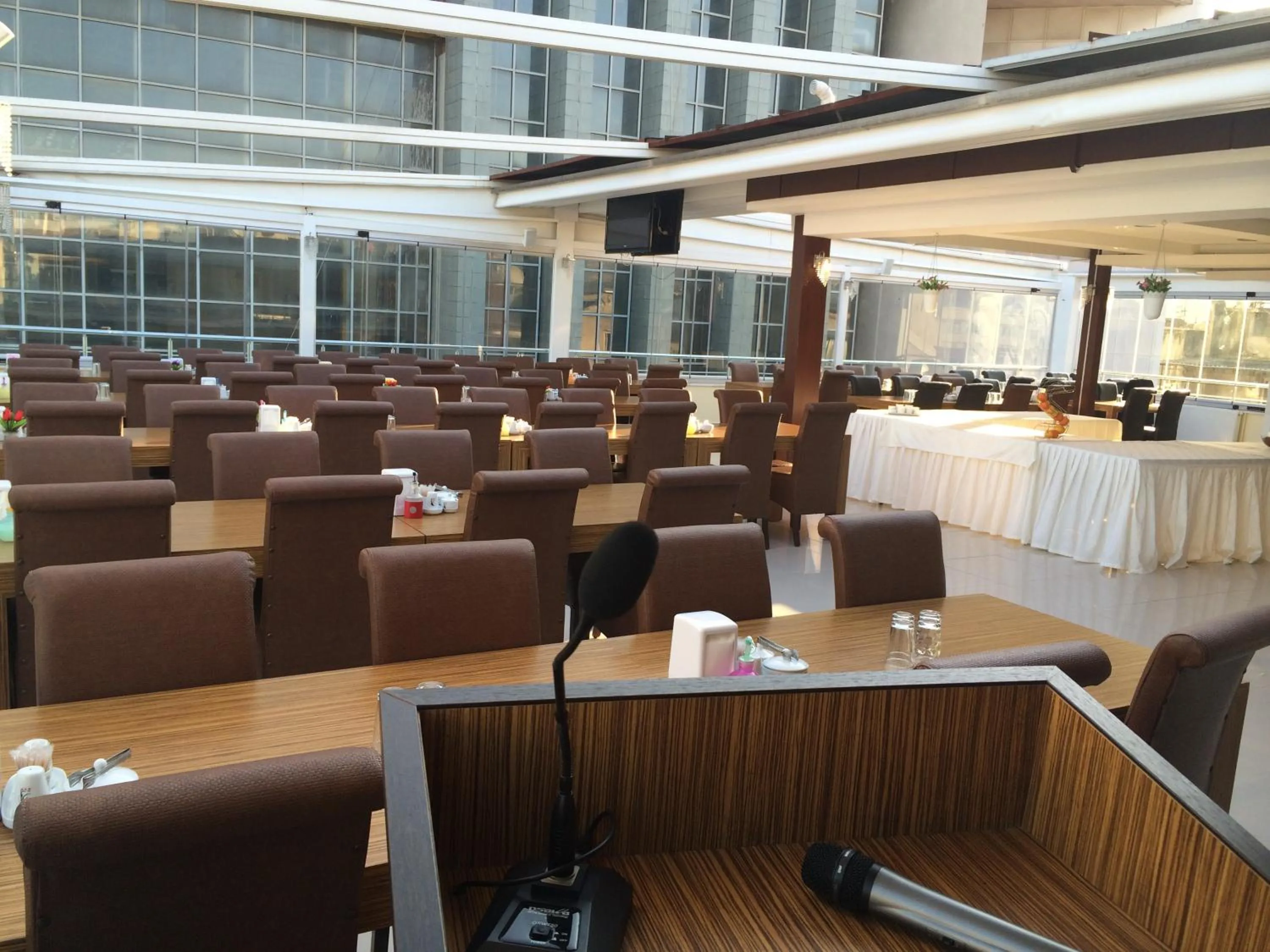 Restaurant/places to eat in Gloria Tibi Hotel