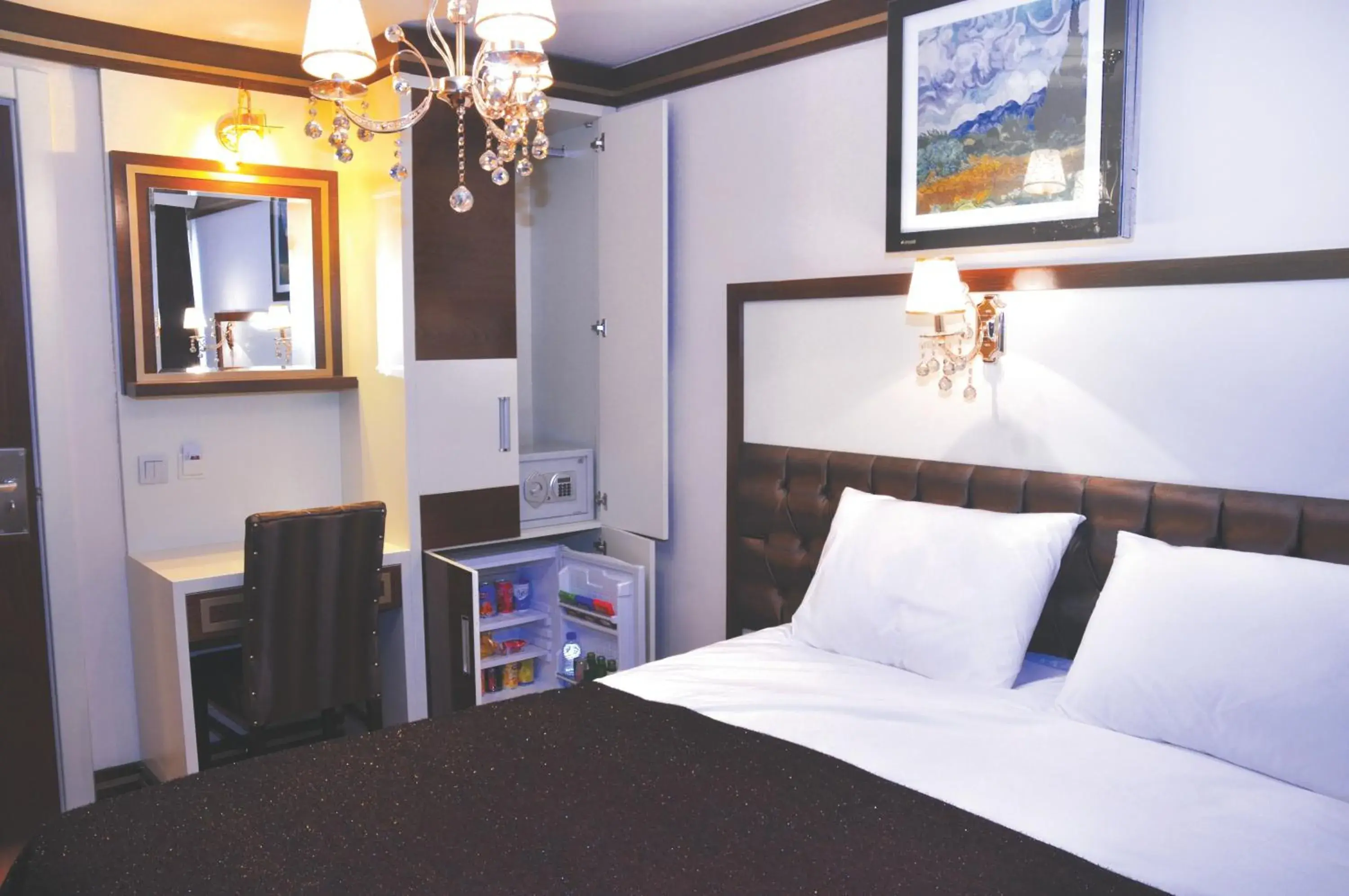 Photo of the whole room, Bed in Gloria Tibi Hotel Photo of the whole room, Bed in Gloria Tibi Hotel