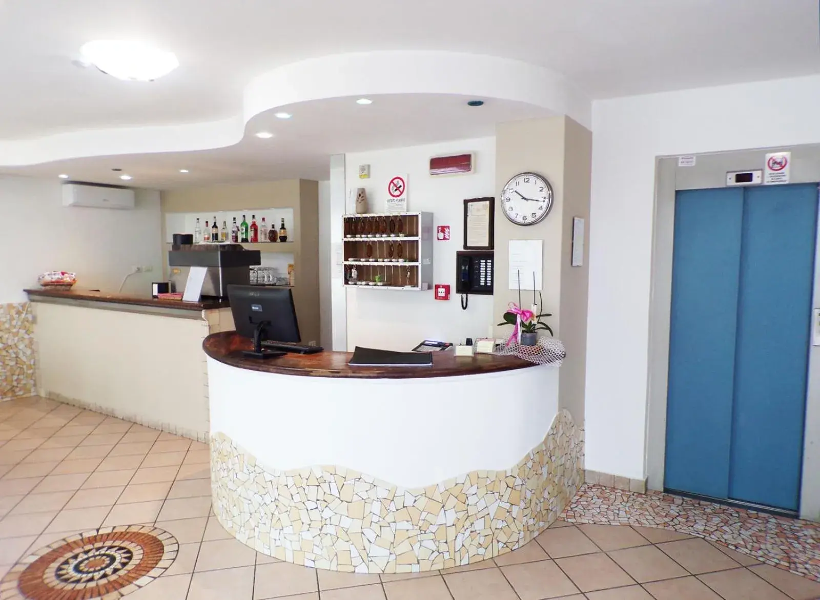Lounge or bar, Lobby/Reception in Hotel Frida
